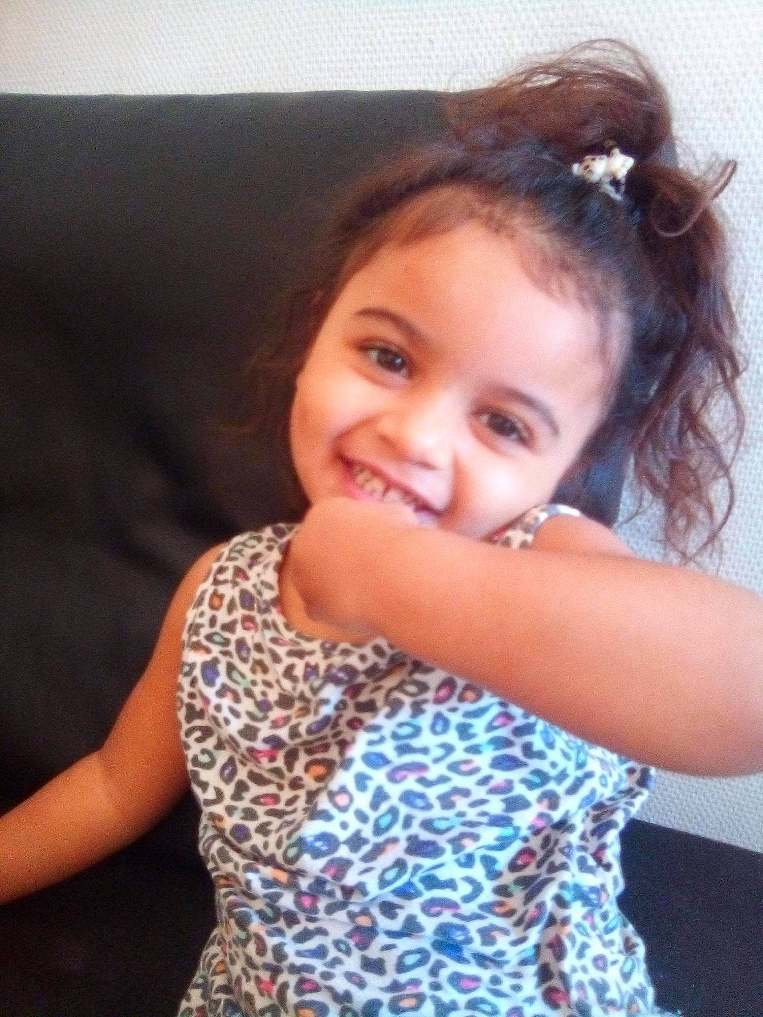 Sarah a rejoint le concours — aidez-le/la à gagner de superbes lots ! beauty, black_hair, cheek, child, child_model, day, face, forehead, girl, hair, hairstyle, happiness, head, human_hair_color, joy, long_hair, nose, person, shoulder, skin