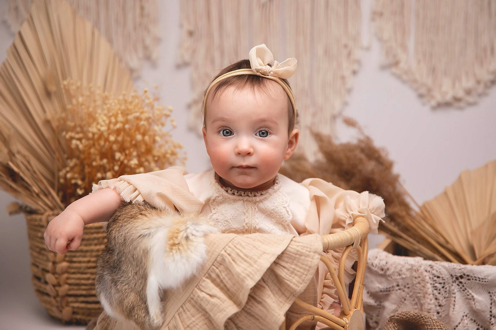 Nora a rejoint le concours — aidez-le/la à gagner de superbes lots ! baby, baby_toddler_clothing, child, event, eye, fashion_accessory, fashion_design, fawn, flash_photography, fur, hair_accessory, hairstyle, happy, head, headband, headpiece, jewellery, peach, person, toddler