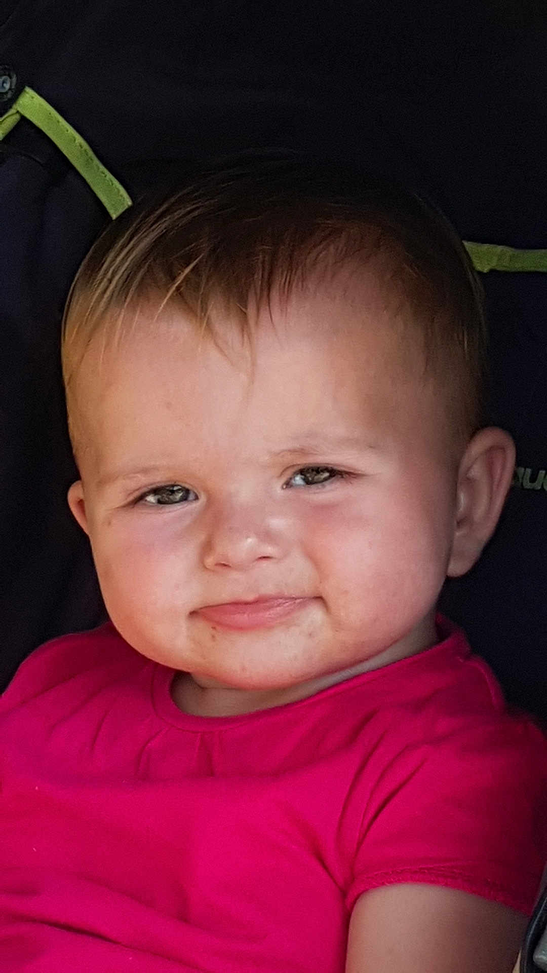 Margot a rejoint le concours — aidez-le/la à gagner de superbes lots ! baby, child, face, smile, pink_shirt, portrait, closeup, cheeks, person, young_child, skin, hair, sitting, cute, expression, indoors, infant, head, eyes, clothing