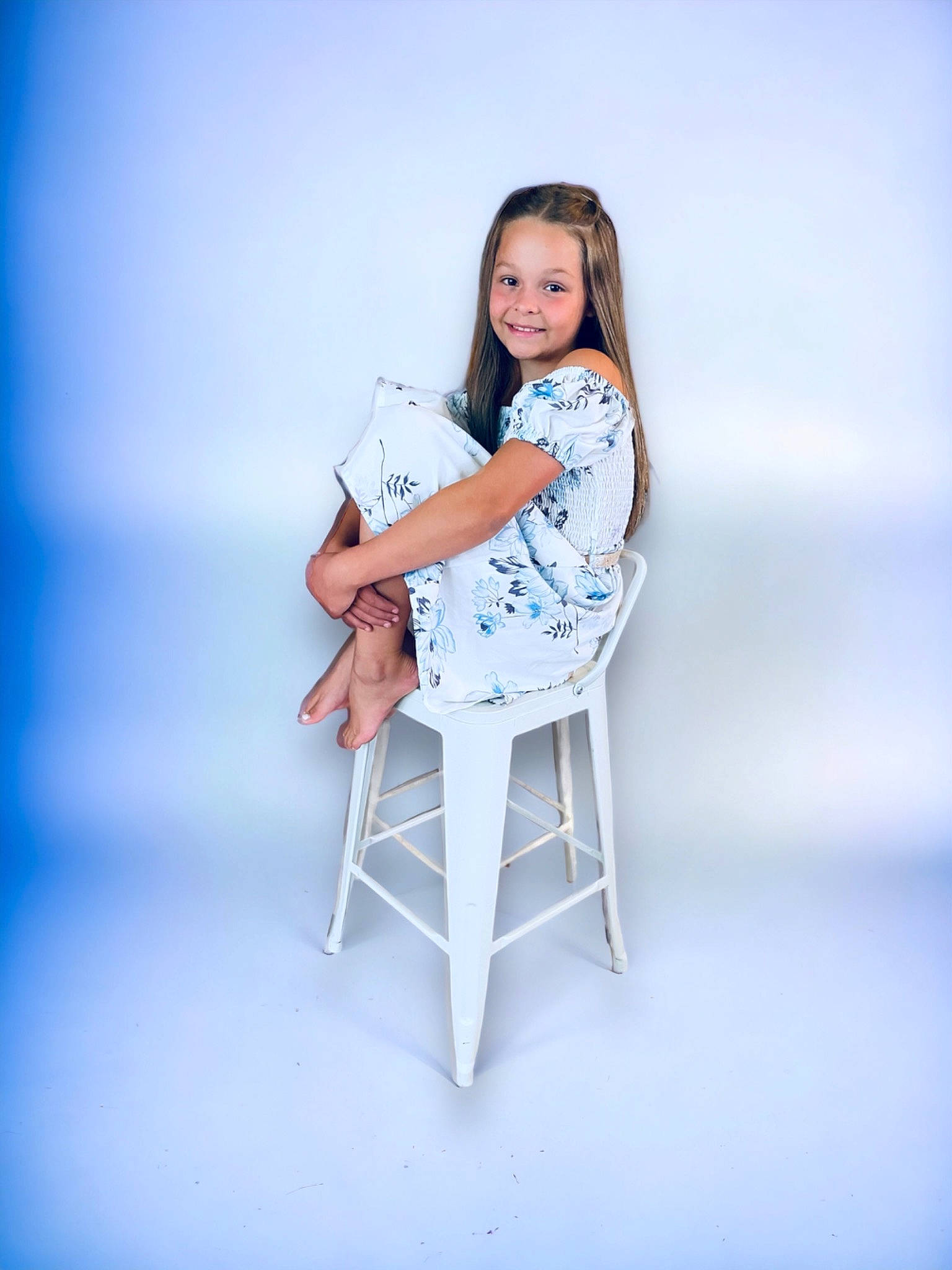 Daphne is registered to the contest to win money with this photo: blue, chair, comfort, denim, electric_blue, fashion_design, flash_photography, happy, head, human_body, human_leg, jeans, joy, knee, leg, leisure, pattern, person, sitting, smile