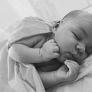 Mateo participe au concours pour gagner de l'argent avec cette photo : baby, sleeping, newborn, blanket, infant, peaceful, black_and_white, soft, cute, face, hand, nap, portrait, bed, rest, child, skin, young, tender, calm