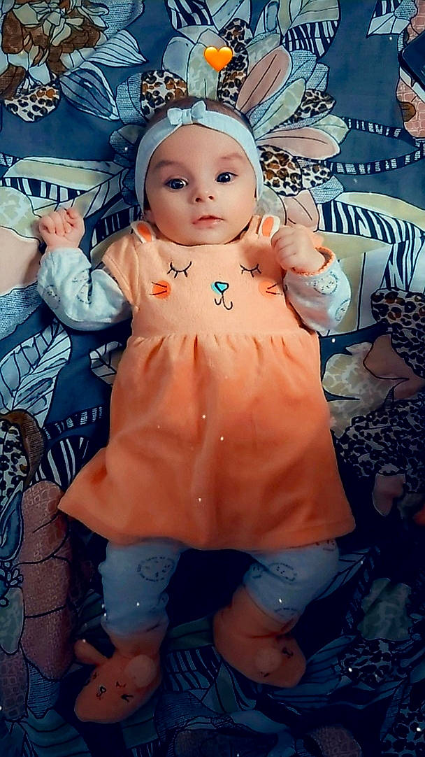 Inès a rejoint le concours — aidez-le/la à gagner de superbes lots ! angel, baby_toddler_clothing, blue, child, doll, event, eye, eyelash, fashion_design, happy, headpiece, headwear, iris, pattern, peach, person, pink, skin, sleeve, toddler