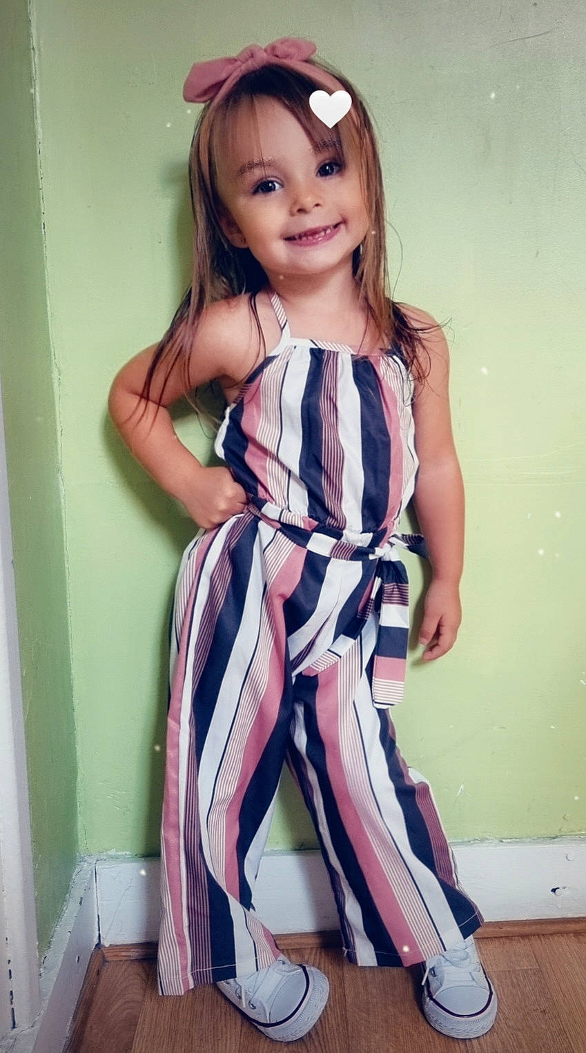 Inès participe au concours pour gagner de l'argent avec cette photo : day_dress, dress, electric_blue, face, fashion_design, fashion_model, formal_wear, hair, hairstyle, human_leg, joy, long_hair, magenta, neck, one_piece_garment, person, pink, sleeve, sleeveless_shirt, smile