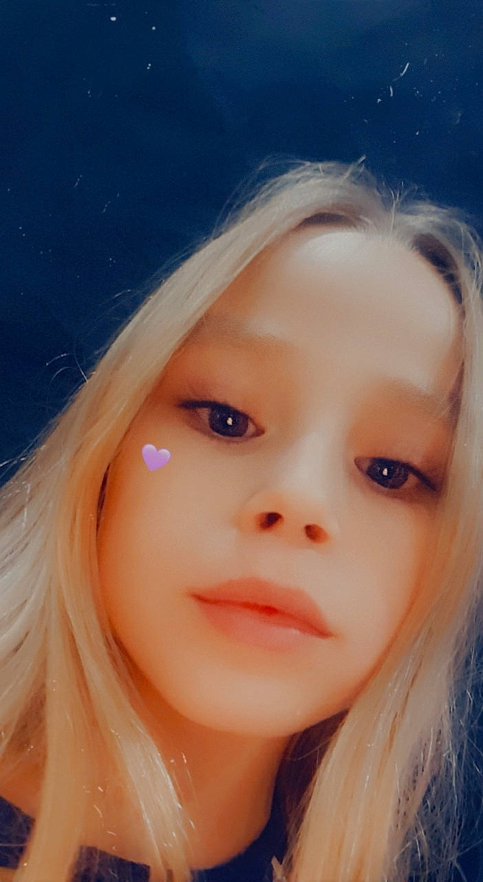 Joyce participe au concours pour gagner de l'argent avec cette photo : beauty, blond, cheek, child, chin, close_up, eye, eyebrow, eyelash, face, forehead, hair, head, iris, jaw, lip, long_hair, mouth, nose, person