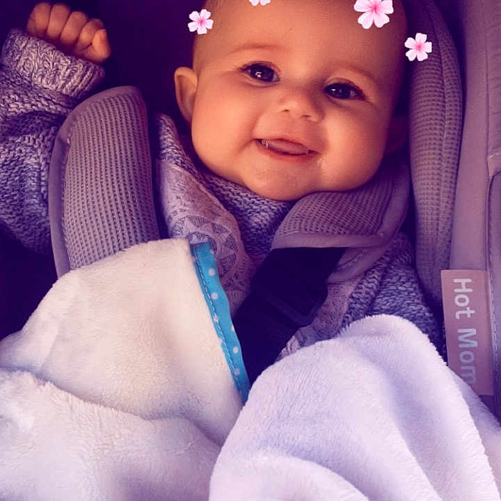 Layanna participe au concours pour gagner de l'argent avec cette photo : baby, cheek, child, eye, face, fun, hair_accessory, happy, head, headgear, headpiece, person, pink, purple, skin, smile, toddler