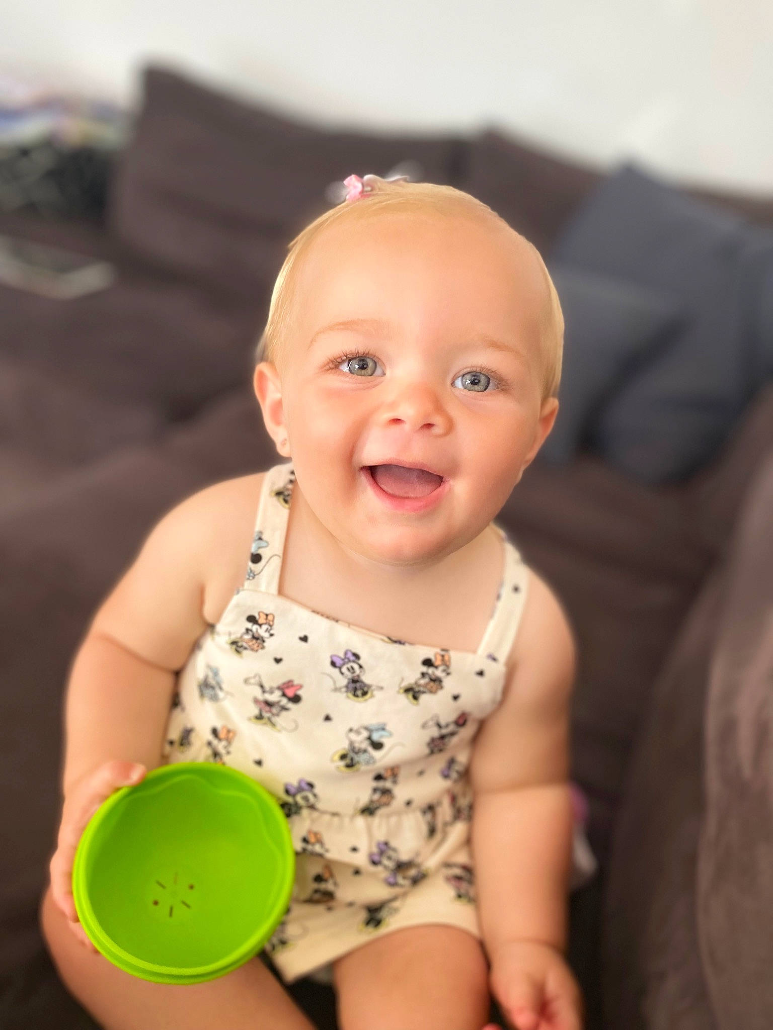 Lya participe au concours pour gagner de l'argent avec cette photo : baby, baby_playing_with_toys, baby_toddler_clothing, beauty, cheek, child, comfort, eye, finger, fun, happy, head, iris, pattern, person, pink, sitting, skin, sleeve, smile