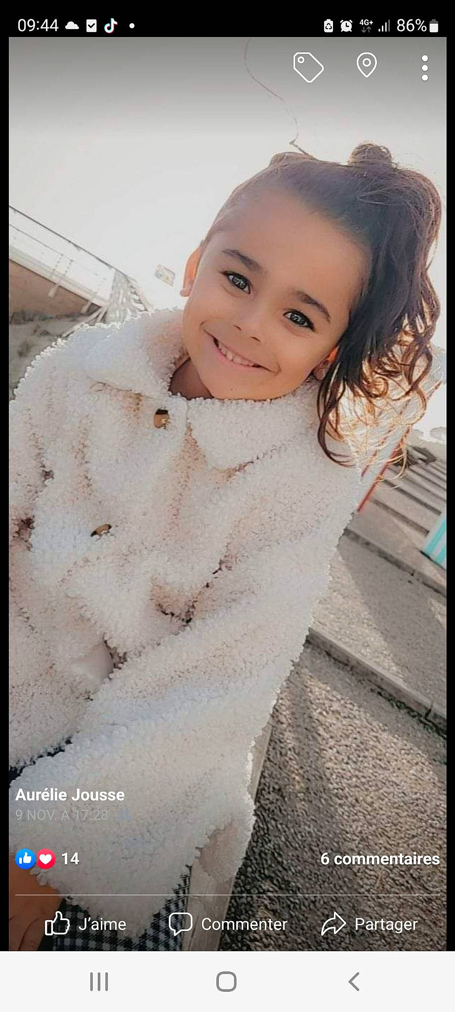 Kalhy a rejoint le concours — aidez-le/la à gagner de superbes lots ! baby, cheek, child, child_model, face, facial_expression, fashion_design, flash_photography, flooring, fur, happy, joy, lip, monochrome_photography, pattern, person, portrait, portrait_photography, sitting, sleeve