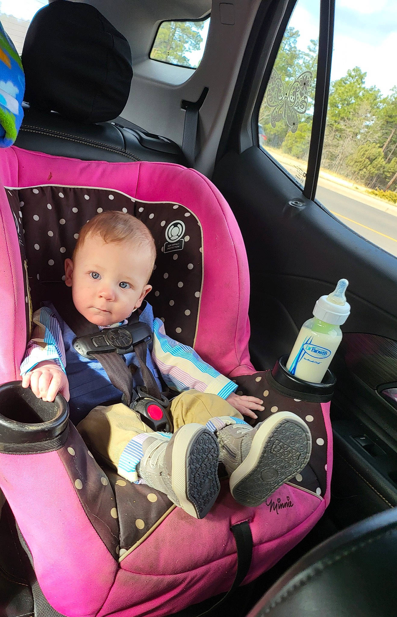 Martin Jr is registered to the contest to win money with this photo: auto_part, automotive_design, baby, baby_carriage, bottle, car, car_seat, car_seat_cover, comfort, head_restraint, lap, leisure, mode_of_transport, motor_vehicle, person, plant, seat_belt, toddler, vehicle, vehicle_door