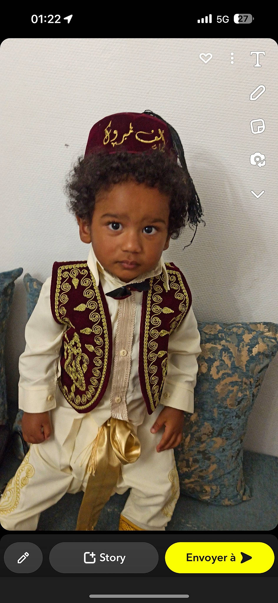 Adel a rejoint le concours — aidez-le/la à gagner de superbes lots ! chair, child, dress, earrings, event, eye, face, fashion_design, formal_wear, hair, hairstyle, head, jewellery, necklace, person, skin, sleeve, tie, toddler, tradition