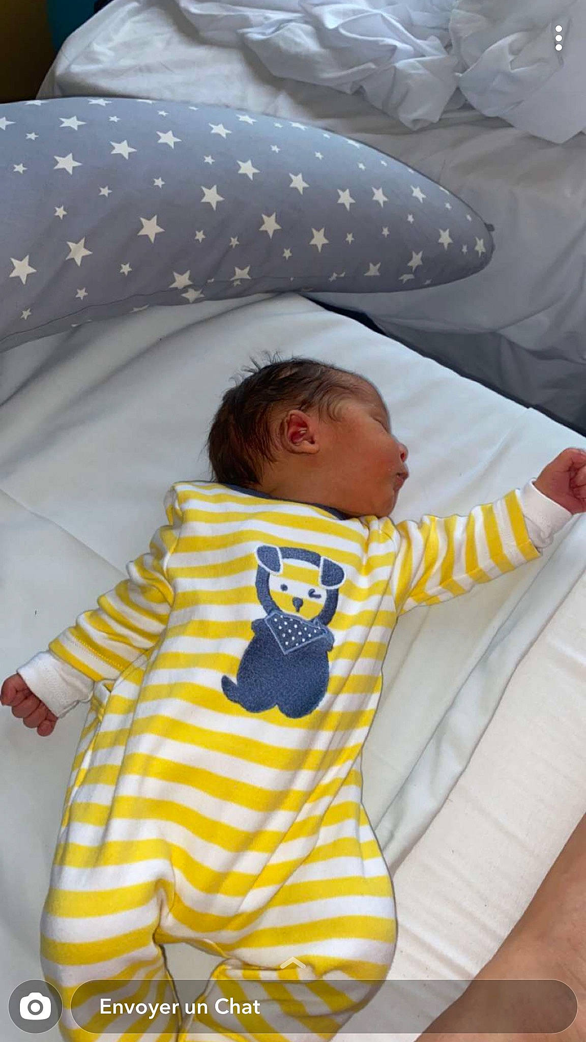 Jdikf a rejoint le concours — aidez-le/la à gagner de superbes lots ! baby, baby_products, baby_safety, baby_sleeping, baby_toddler_clothing, bed, bedding, child, comfort, infant_bed, linens, mammal, pattern, people, person, product, sleeve, t_shirt, textile, toddler
