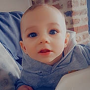 Adriano participe au concours pour gagner de l'argent avec cette photo : baby, child, face, eyes, hoodie, high_chair, indoor, brick_wall, furniture, person, portrait, cute, infant, young_child, clothing, hand, mouth, expression, cozy, home