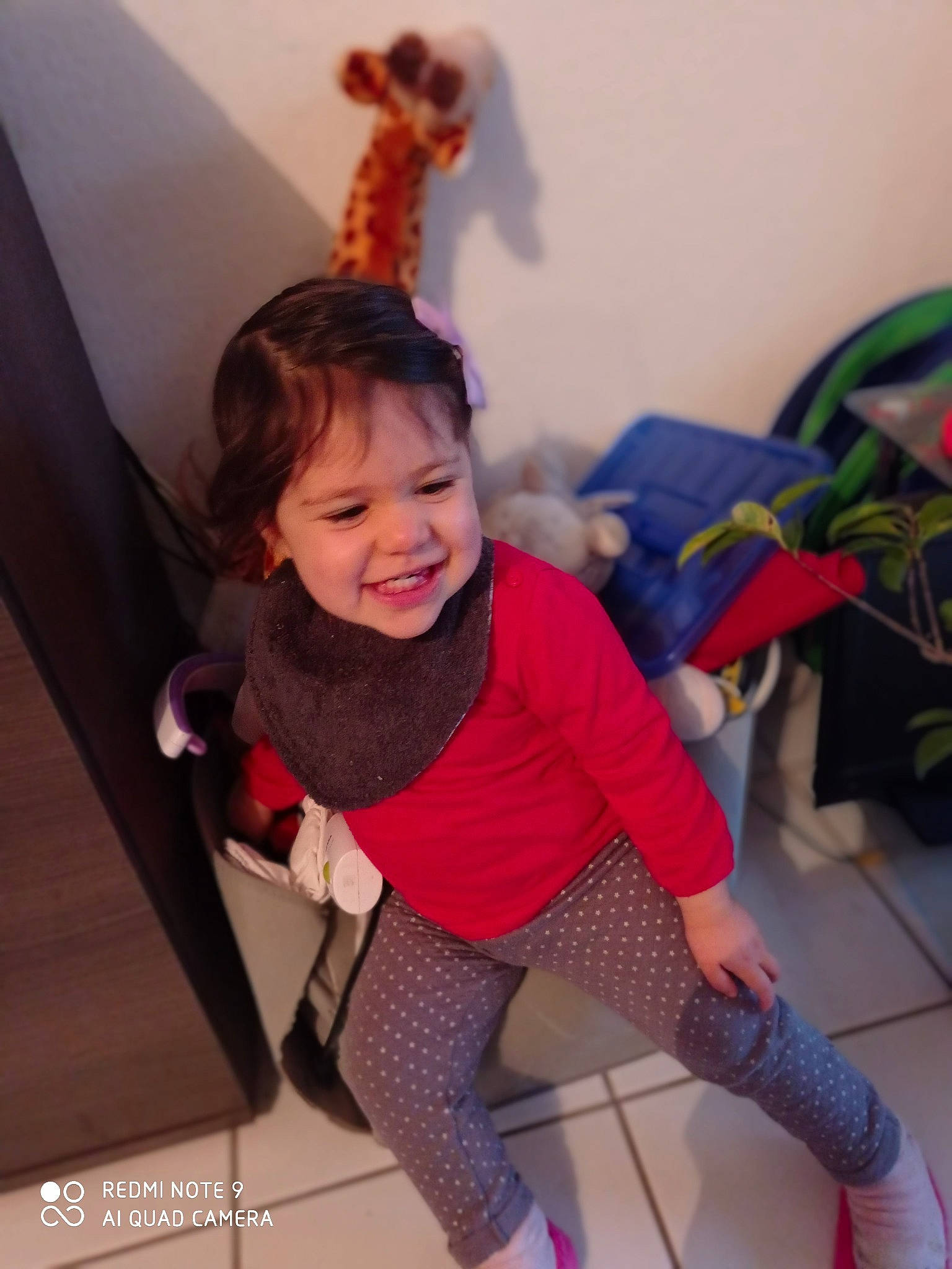 Jade a rejoint le concours — aidez-le/la à gagner de superbes lots ! active_pants, fun, hair, happy, head, human_body, human_leg, joint, joy, knee, leg, leisure, magenta, mammal, person, pink, purple, sock, sportswear, textile