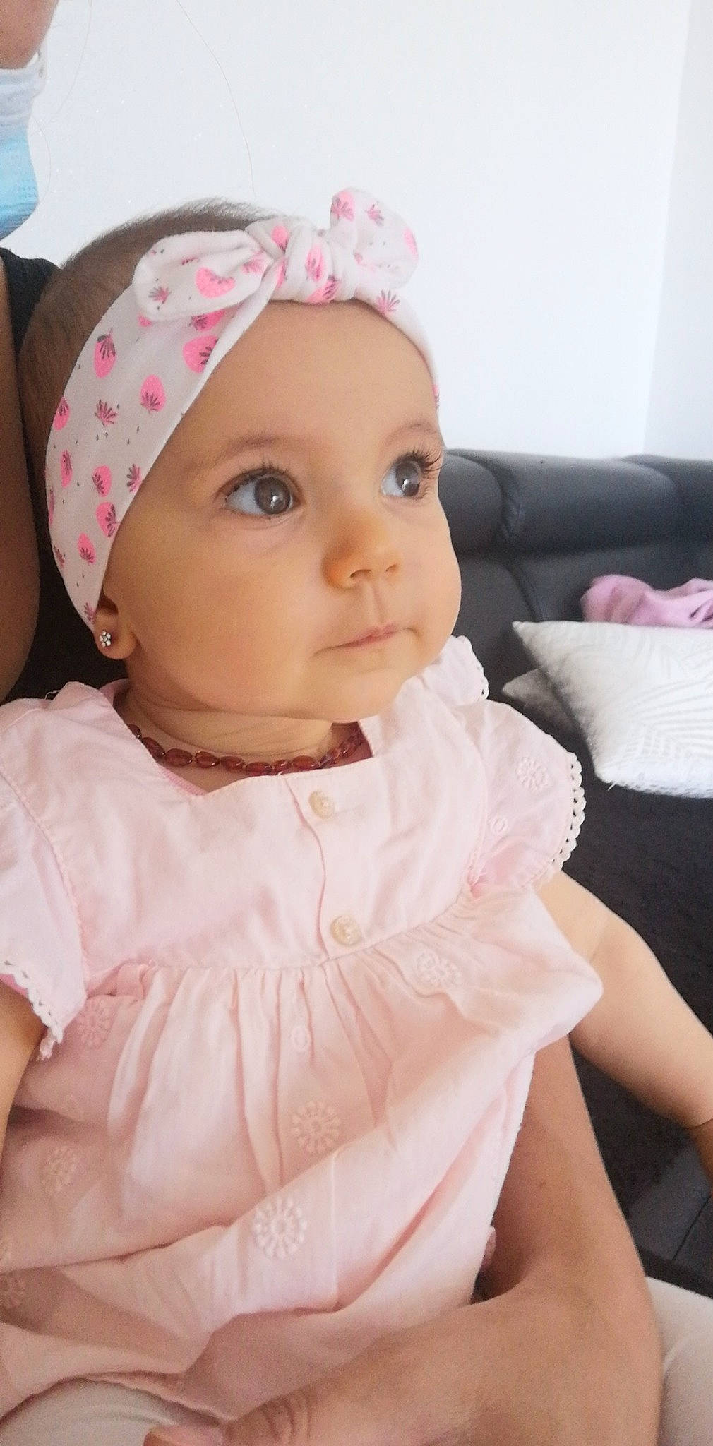 Meylie a rejoint le concours — aidez-le/la à gagner de superbes lots ! baby, baby_toddler_clothing, cap, cheek, comfort, dress, eye, eyebrow, eyelash, headgear, headwear, helmet, iris, lip, magenta, mouth, nose, person, pink, skin