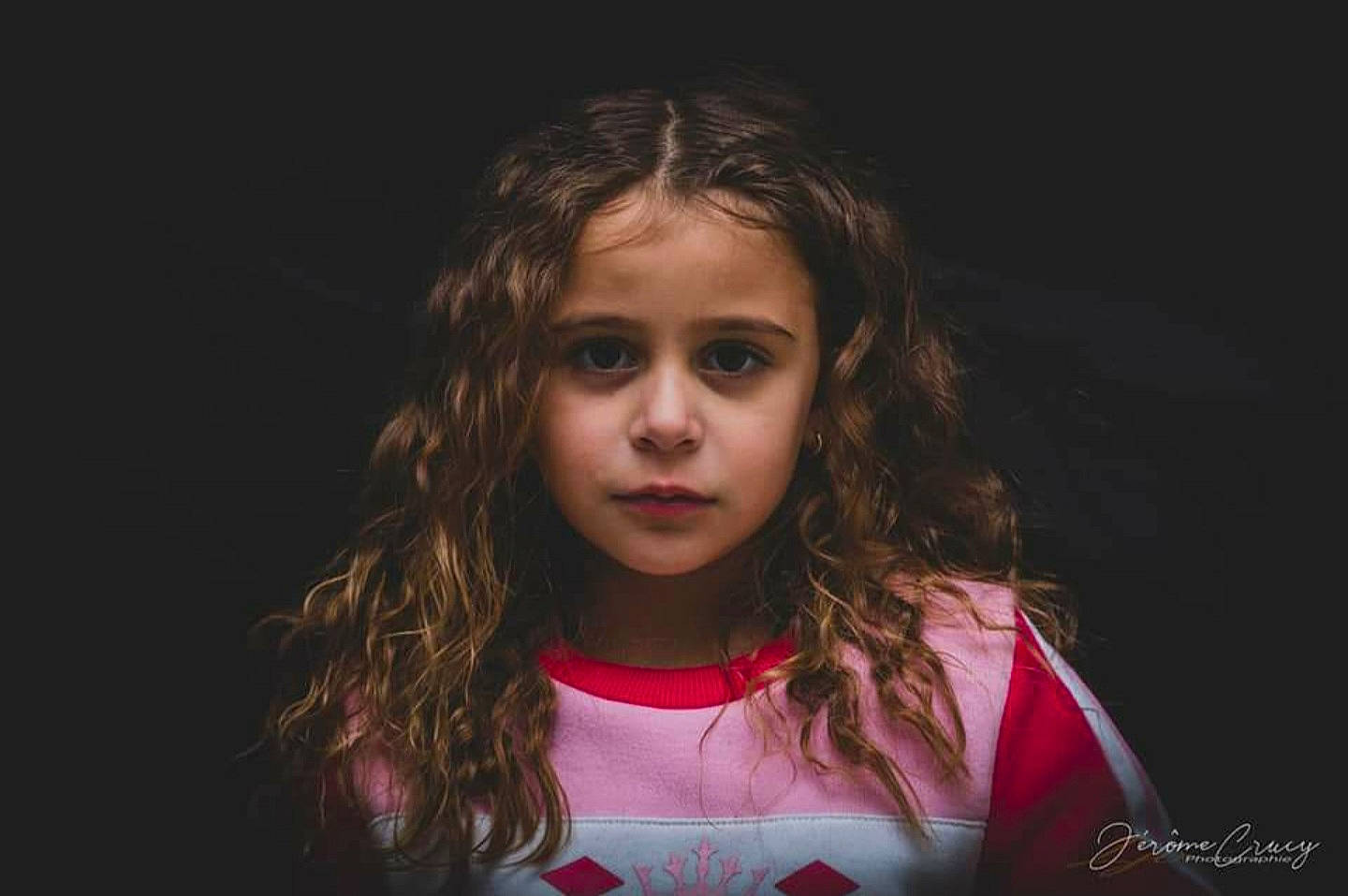 Leana participe au concours pour gagner de l'argent avec cette photo : beauty, brown_hair, cheek, child, child_model, chin, eye, face, flash_photography, hair, hairstyle, head, human, lip, long_hair, mouth, nose, person, photography, portrait