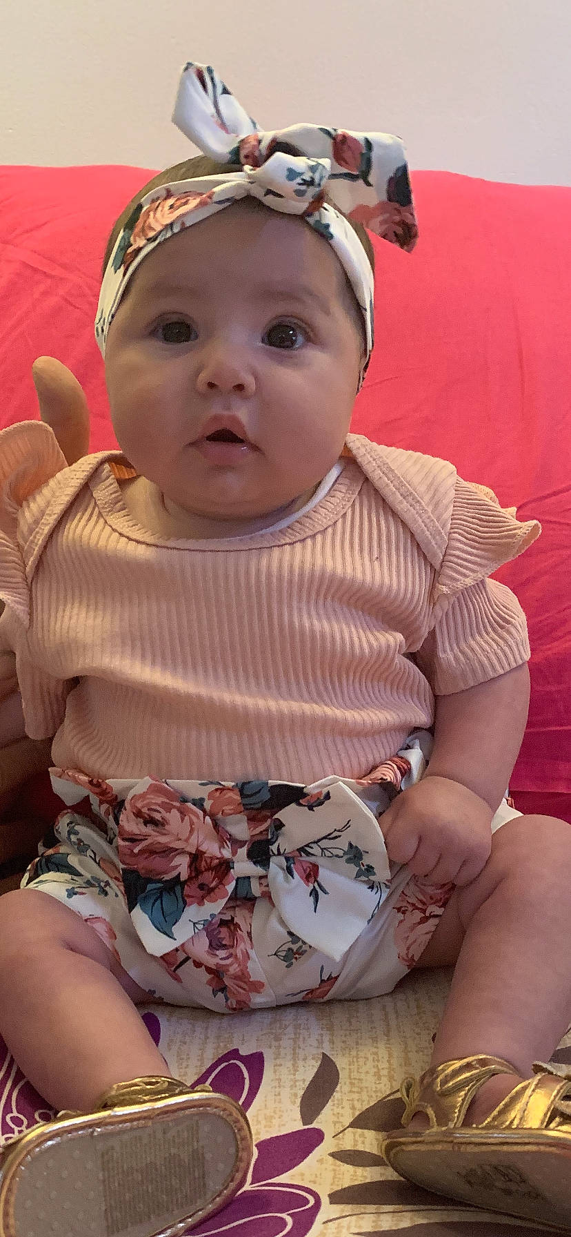 Giulia participe au concours pour gagner de l'argent avec cette photo : baby, baby_toddler_clothing, cap, cheek, child, face, facial_expression, finger, hairstyle, happy, hat, head, headwear, lip, mouth, neck, organ, person, pink, skin