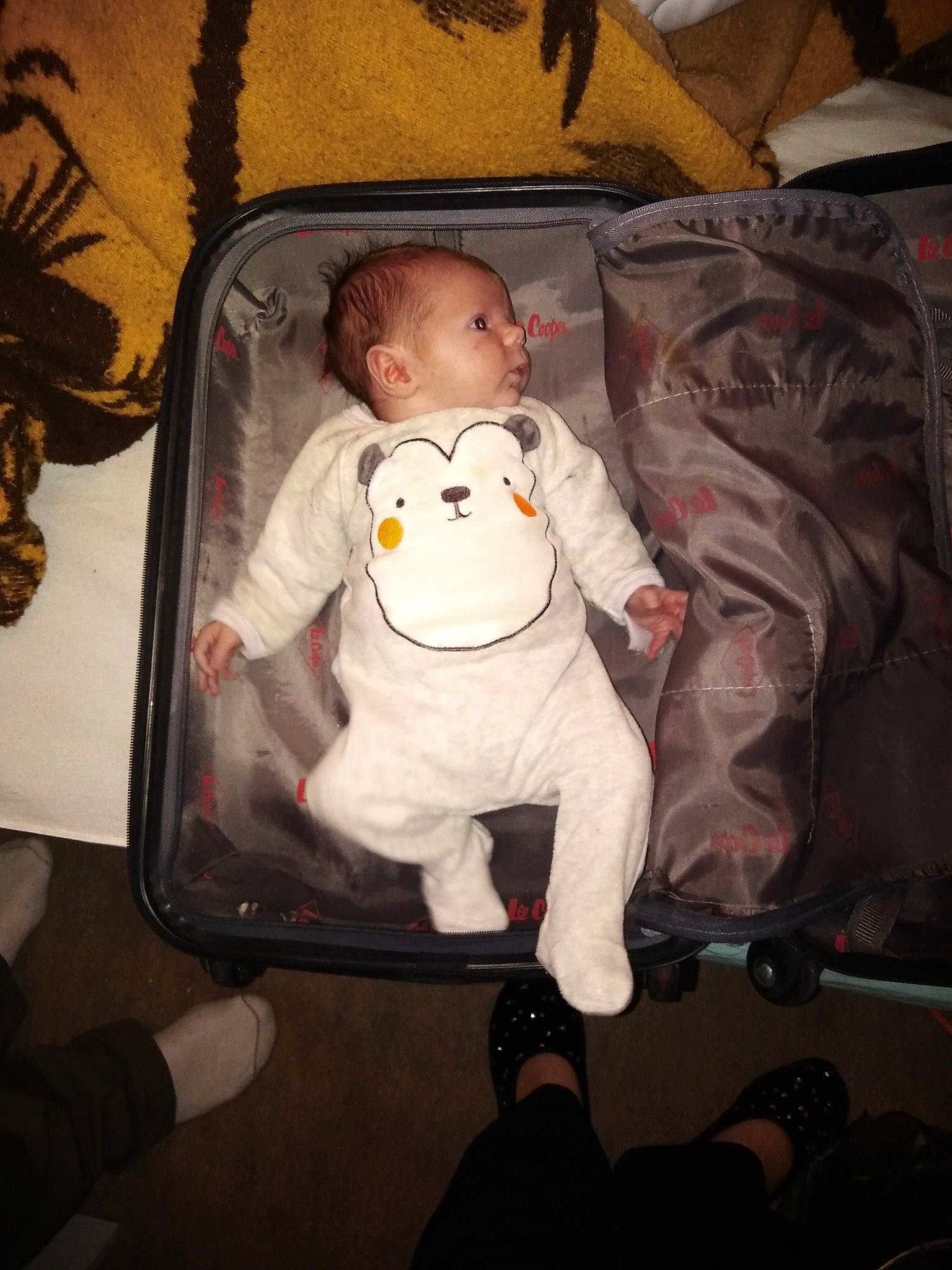 Léopold participe au concours pour gagner de l'argent avec cette photo : baby, baby_carriage, baby_products, cheek, child, person, product, skin, toddler