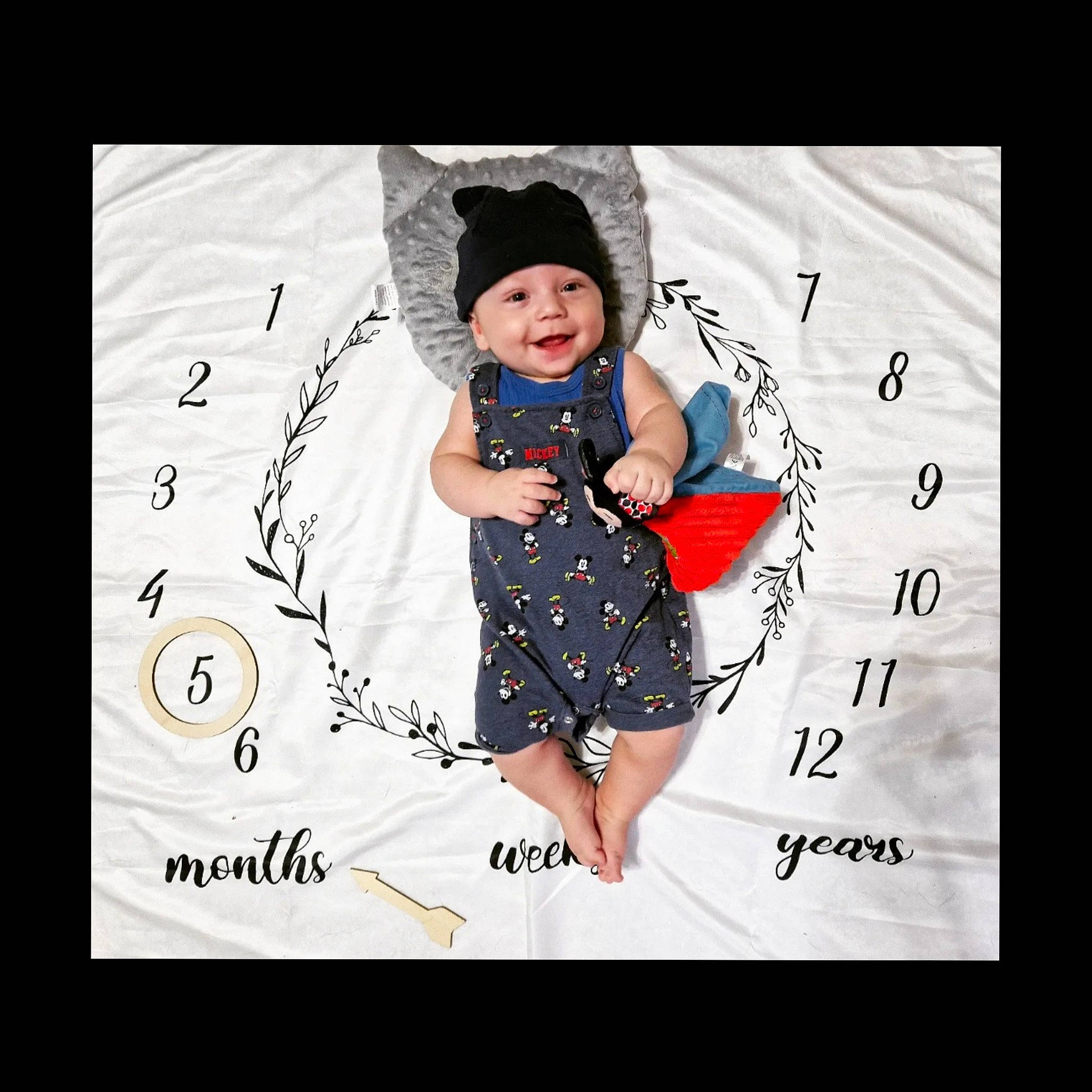 Tiziano participe au concours pour gagner de l'argent avec cette photo : baby, baby_toddler_clothing, child, day_dress, electric_blue, fashion_accessory, flash_photography, font, formal_wear, fun, gesture, happy, hat, headwear, joy, magenta, one_piece_garment, pattern, person, portrait_photography