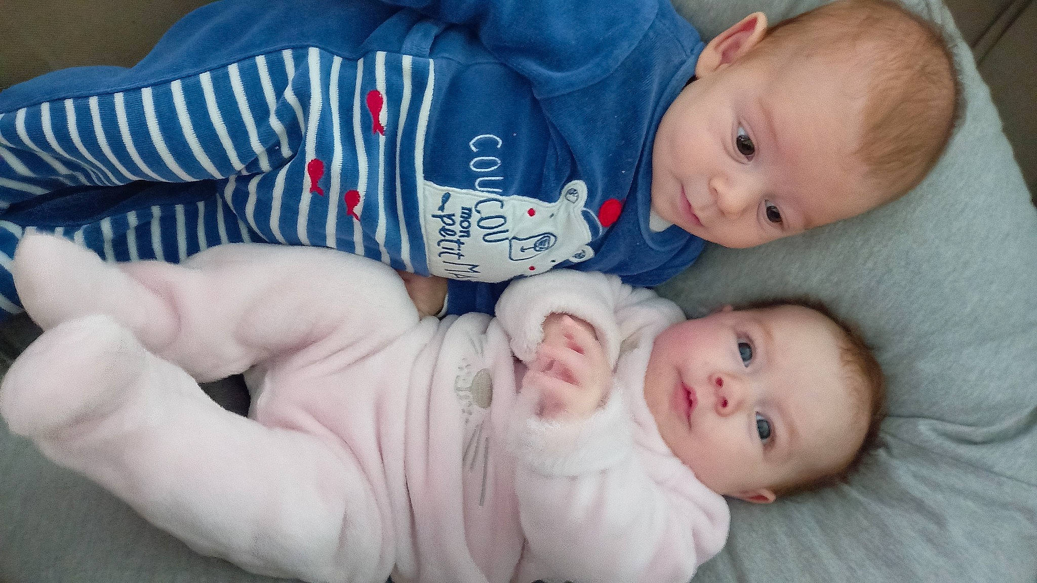 Romy participe au concours pour gagner de l'argent avec cette photo : baby, baby_toddler_clothing, cheek, child, chin, comfort, eye, face, gesture, happy, head, human, iris, lip, nose, person, skin, sleeve, smile, toddler