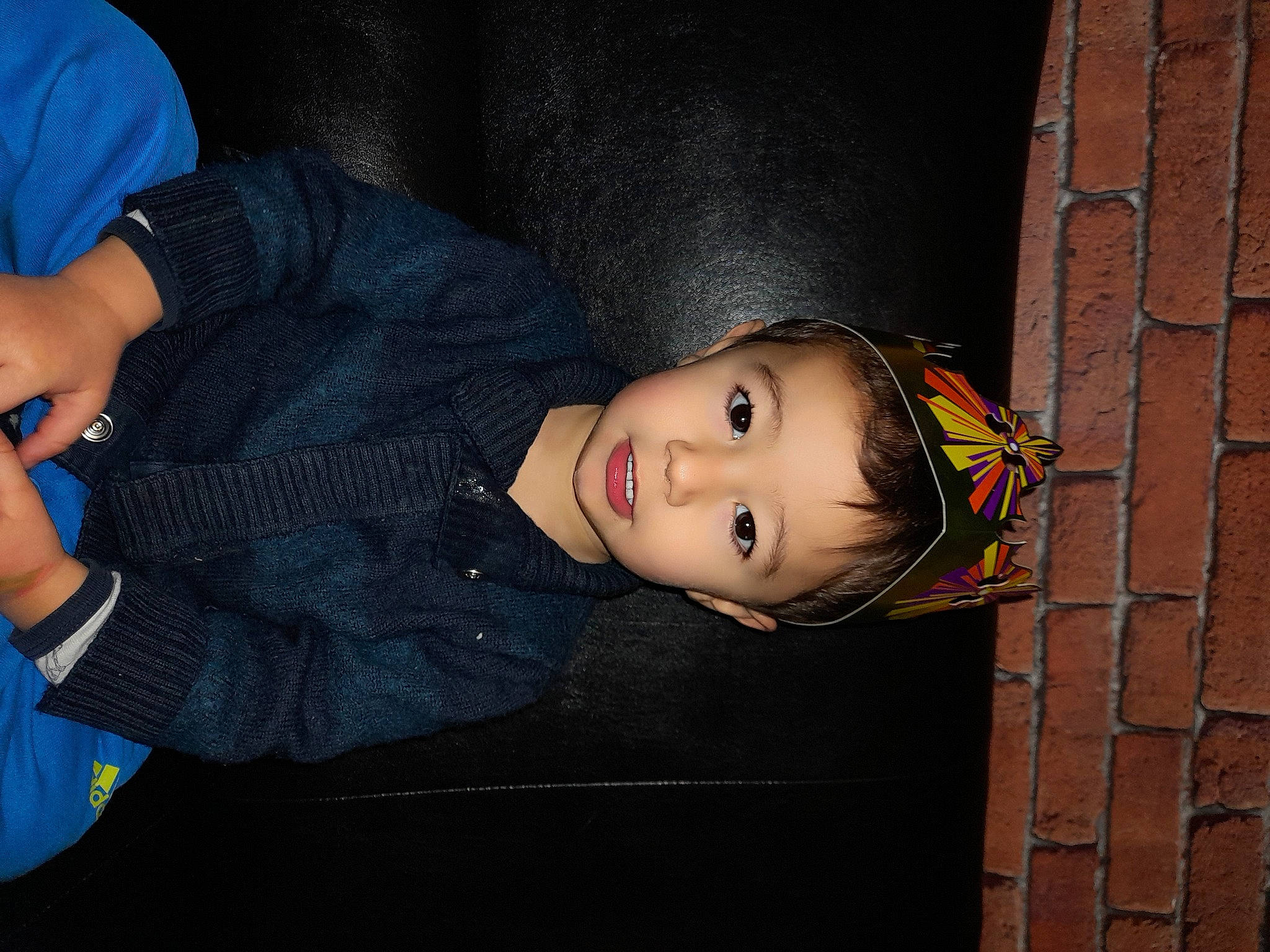 Ezzio participe au concours pour gagner de l'argent avec cette photo : art, cheek, child, doll, flash_photography, fun, nose, pattern, person, sleeve, smile, street_fashion, textile, toddler, tree, visual_arts, wood