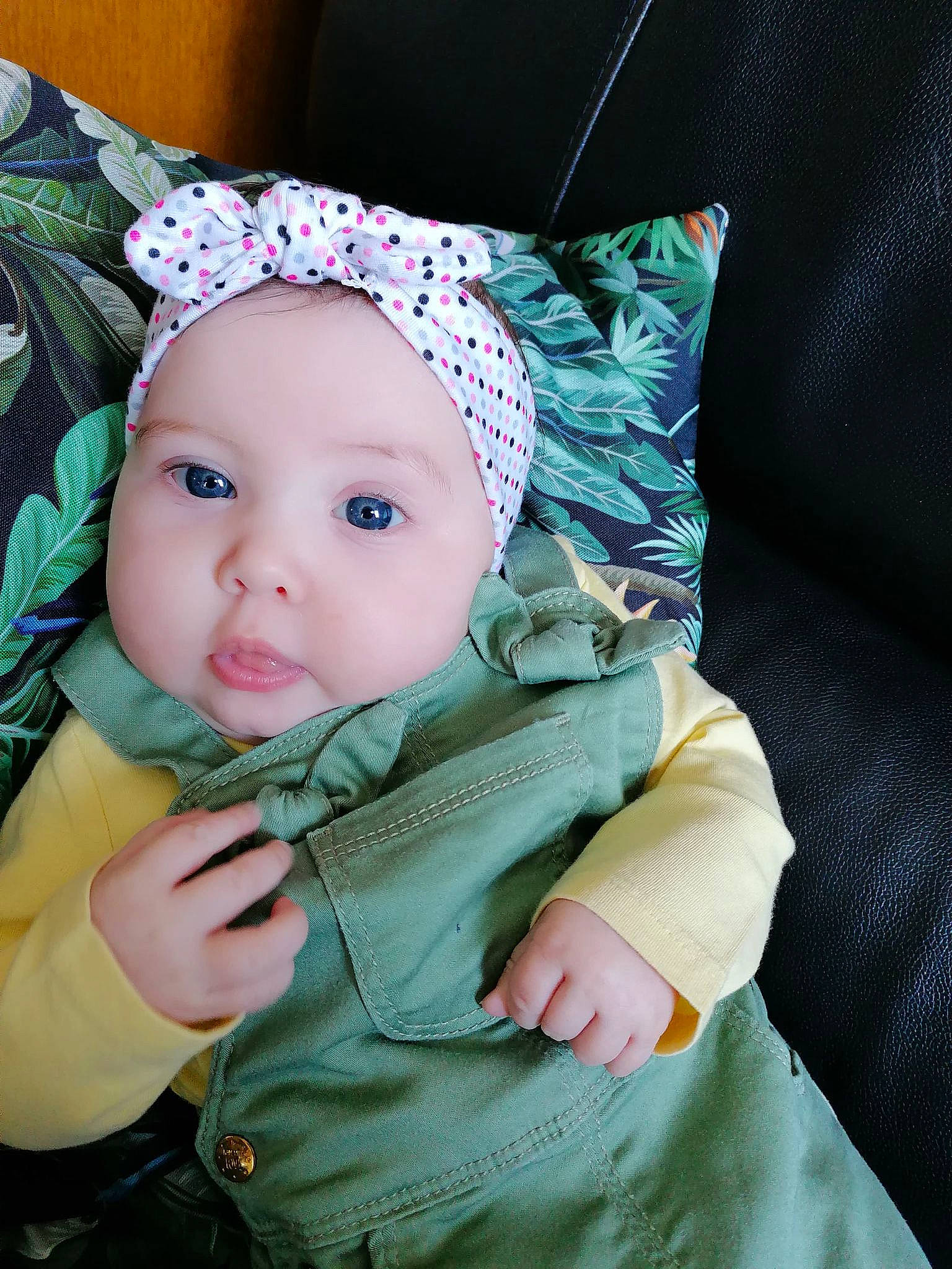 Camylle participe au concours pour gagner de l'argent avec cette photo : baby, baby_safety, baby_sleeping, baby_toddler_clothing, cap, cheek, child, clothing, comfort, eye, face, fashion_accessory, grass, happy, headwear, iris, person, sitting, skin, sleeve