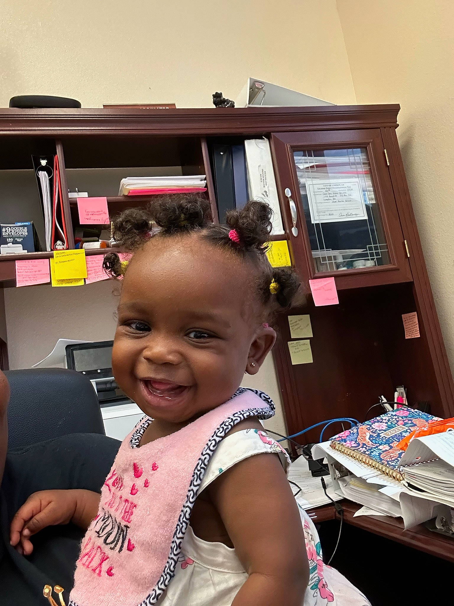 Princess is registered to the contest to win money with this photo: audio_equipment, baby, child, ear, electronic_device, fun, hairstyle, happy, joy, machine, person, play, product, room, sitting, smile, t_shirt, technology, textile, toddler