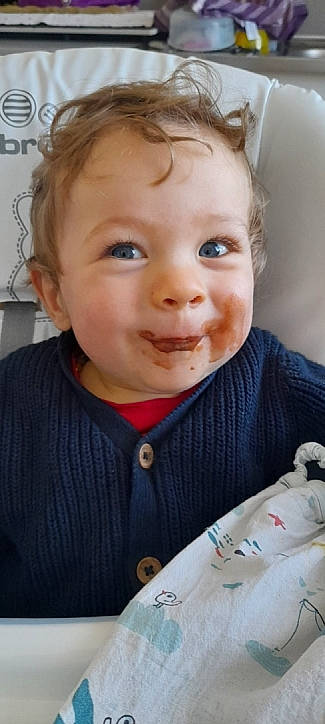 Arsène a rejoint le concours — aidez-le/la à gagner de superbes lots ! baby, baby_toddler_clothing, blond, cheek, child, ear, eyebrow, eyelash, hair, happy, iris, lip, mouth, neck, nose, person, skin, sleeve, smile, t_shirt