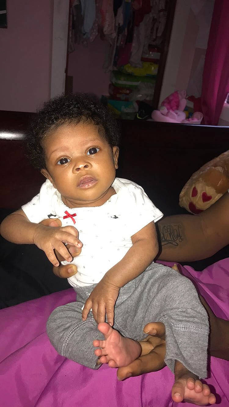 Kemora is registered to the contest to win money with this photo: arm, cheek, child, daughter, finger, person, pink, sitting, skin, smile, toddler