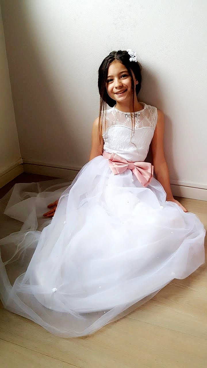 Cheryline participe au concours pour gagner de l'argent avec cette photo : a_line, beauty, bridal_accessory, bridal_clothing, bridal_party_dress, bride, child, child_model, clothing, dress, formal_wear, gown, hairstyle, haute_couture, joy, long_hair, person, photo_shoot, photograph, photography