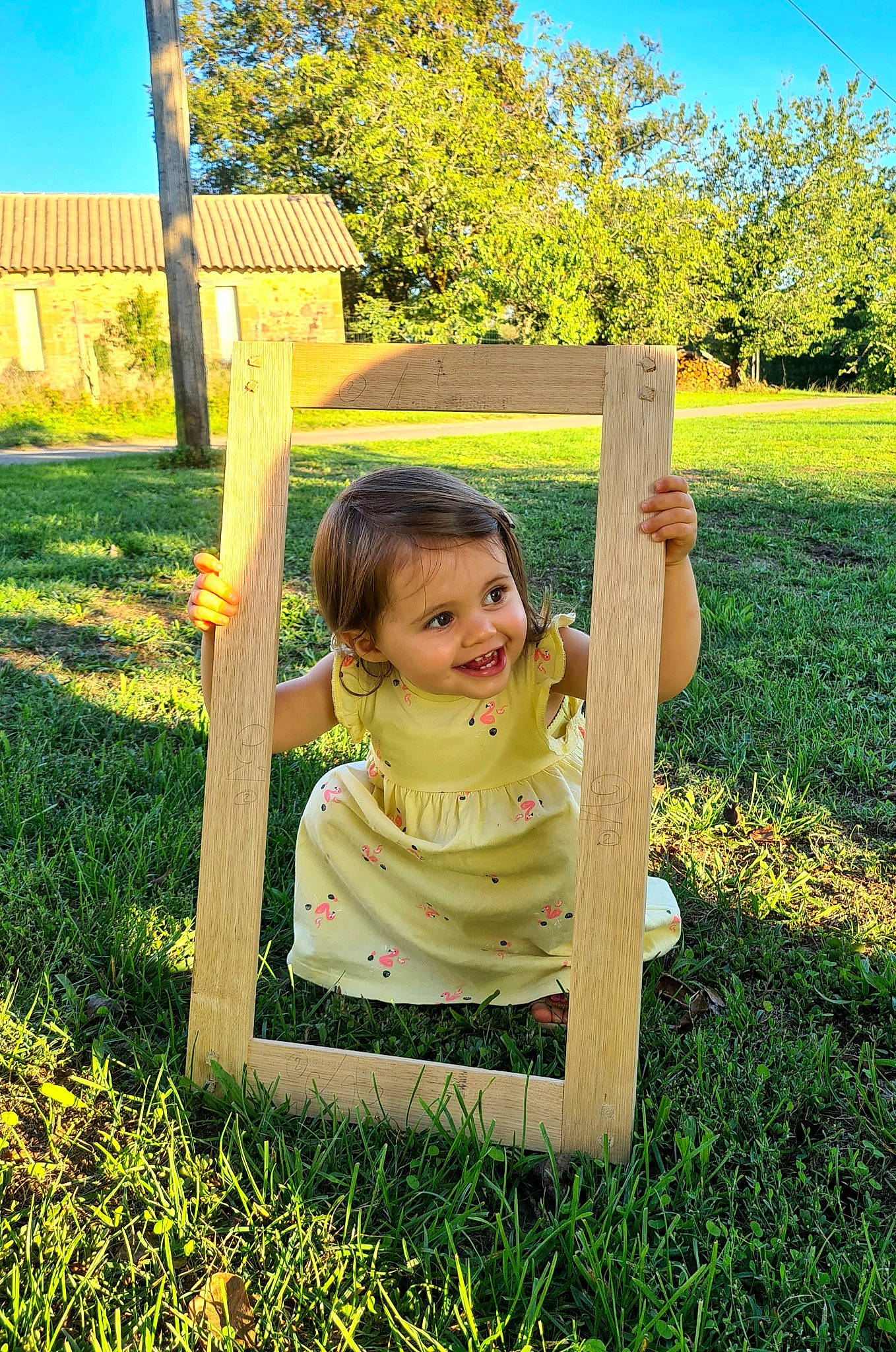 Lou a rejoint le concours — aidez-le/la à gagner de superbes lots ! baby, baby_toddler_clothing, botany, fun, grass, grass_family, happy, joy, lawn, leaf, leisure, meadow, nature, people_in_nature, person, plant, recreation, sky, summer, sunlight