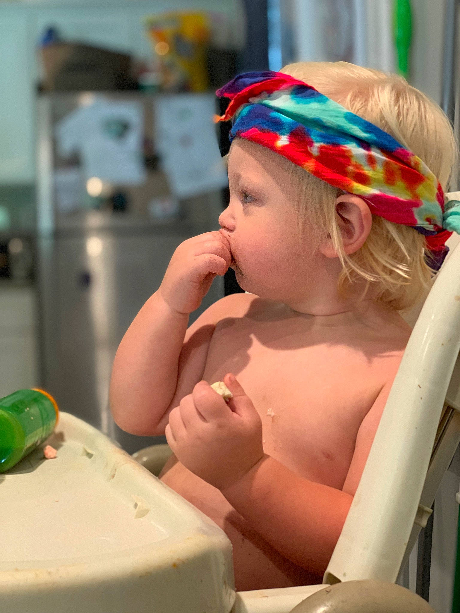 Ares is registered to the contest to win money with this photo: baby, baby_toddler_clothing, cake, child, event, facial_expression, fashion_accessory, fun, green, happy, headband, leisure, lip, person, personal_protective_equipment, plate, recreation, skin, sugar_cake, tableware