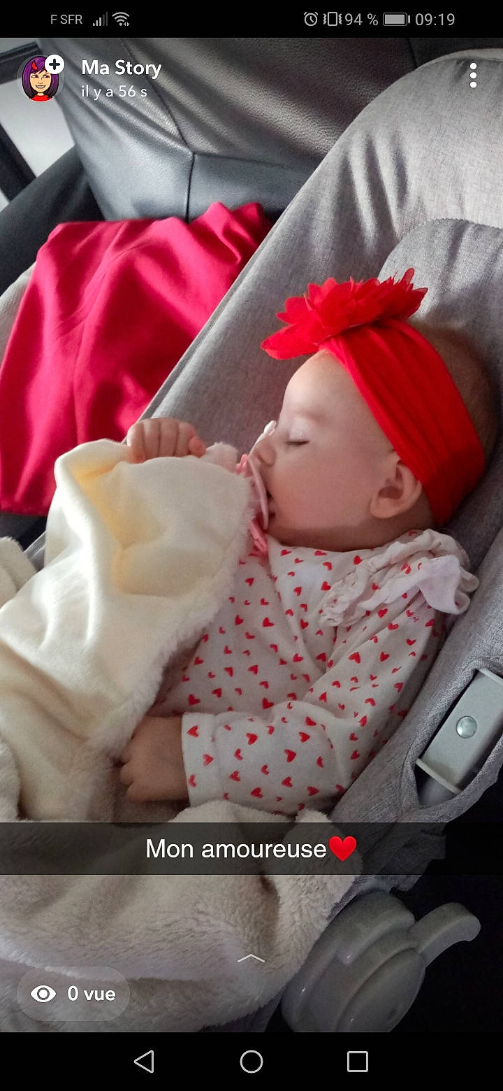 Layanah participe au concours pour gagner de l'argent avec cette photo : baby, baby_carriage, baby_products, baby_safety, baby_sleeping, baby_toddler_clothing, car_seat, carmine, cheek, child, comfort, head, linens, mouth, nap, person, product, sitting, skin, textile