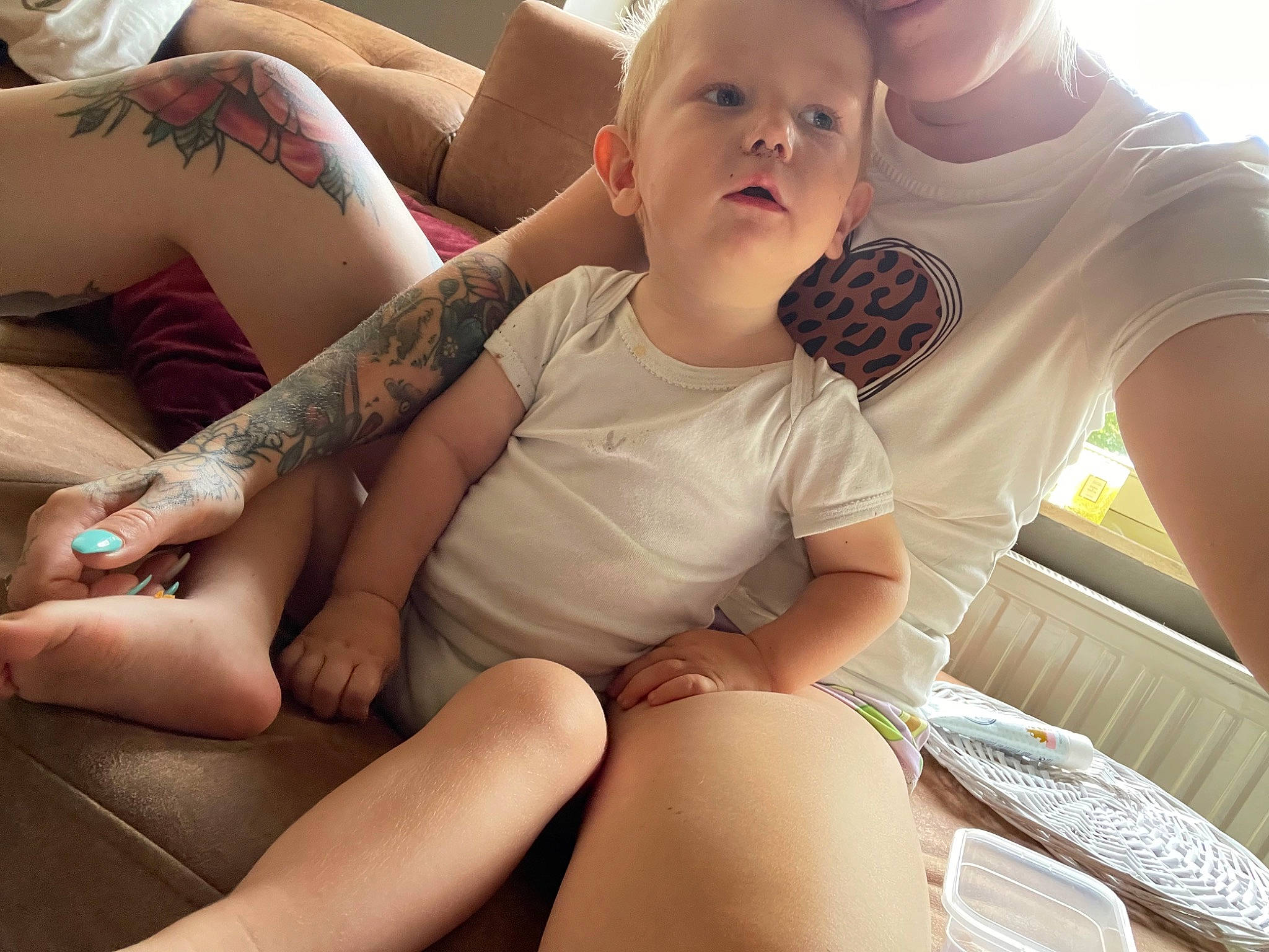 Robin a rejoint le concours — aidez-le/la à gagner de superbes lots ! arm, comfort, elbow, finger, gesture, hand, happy, human, human_body, joint, knee, leg, muscle, neck, organ, people, person, shorts, shoulder, skin