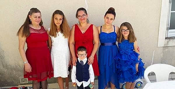 Ilhan a rejoint le concours — aidez-le/la à gagner de superbes lots ! bridesmaid, child, dress, event, family, formal_wear, joy, people, person