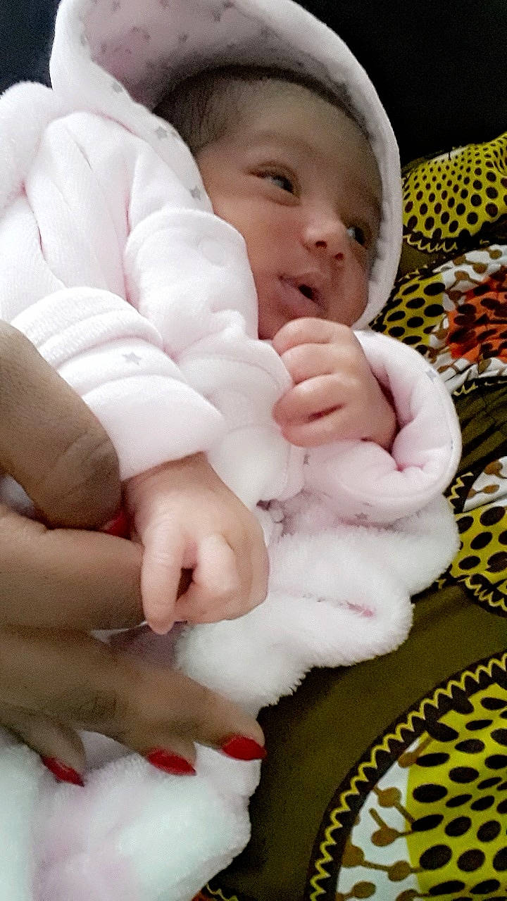 Kimberly participe au concours pour gagner de l'argent avec cette photo : baby, child, hand, nail, person, skin, toddler