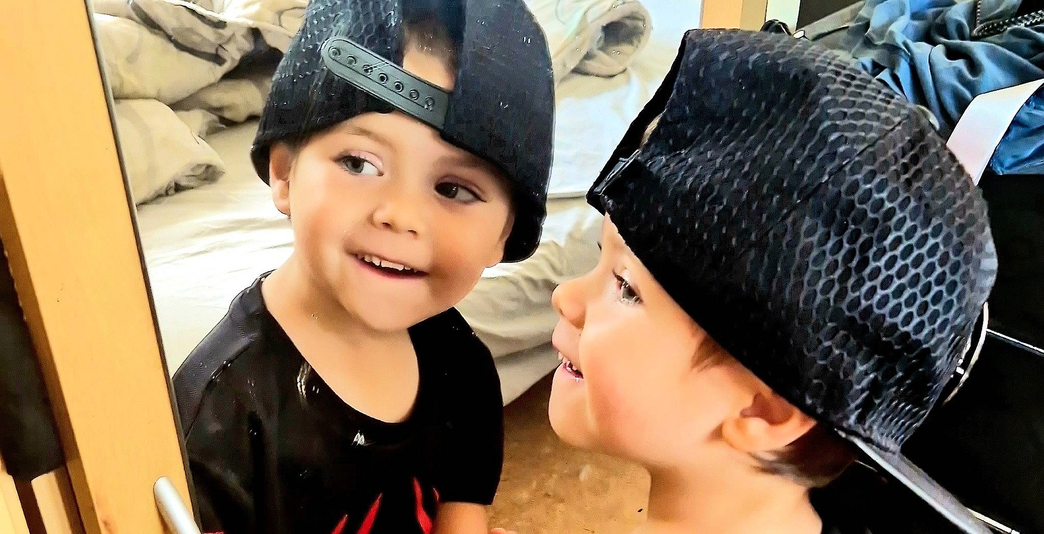 James a rejoint le concours — aidez-le/la à gagner de superbes lots ! beanie, beauty, black_hair, bonnet, cap, child, cool, event, eyebrow, eyelash, fashion_accessory, fun, happy, headgear, headwear, human, joy, knit_cap, person, portrait_photography