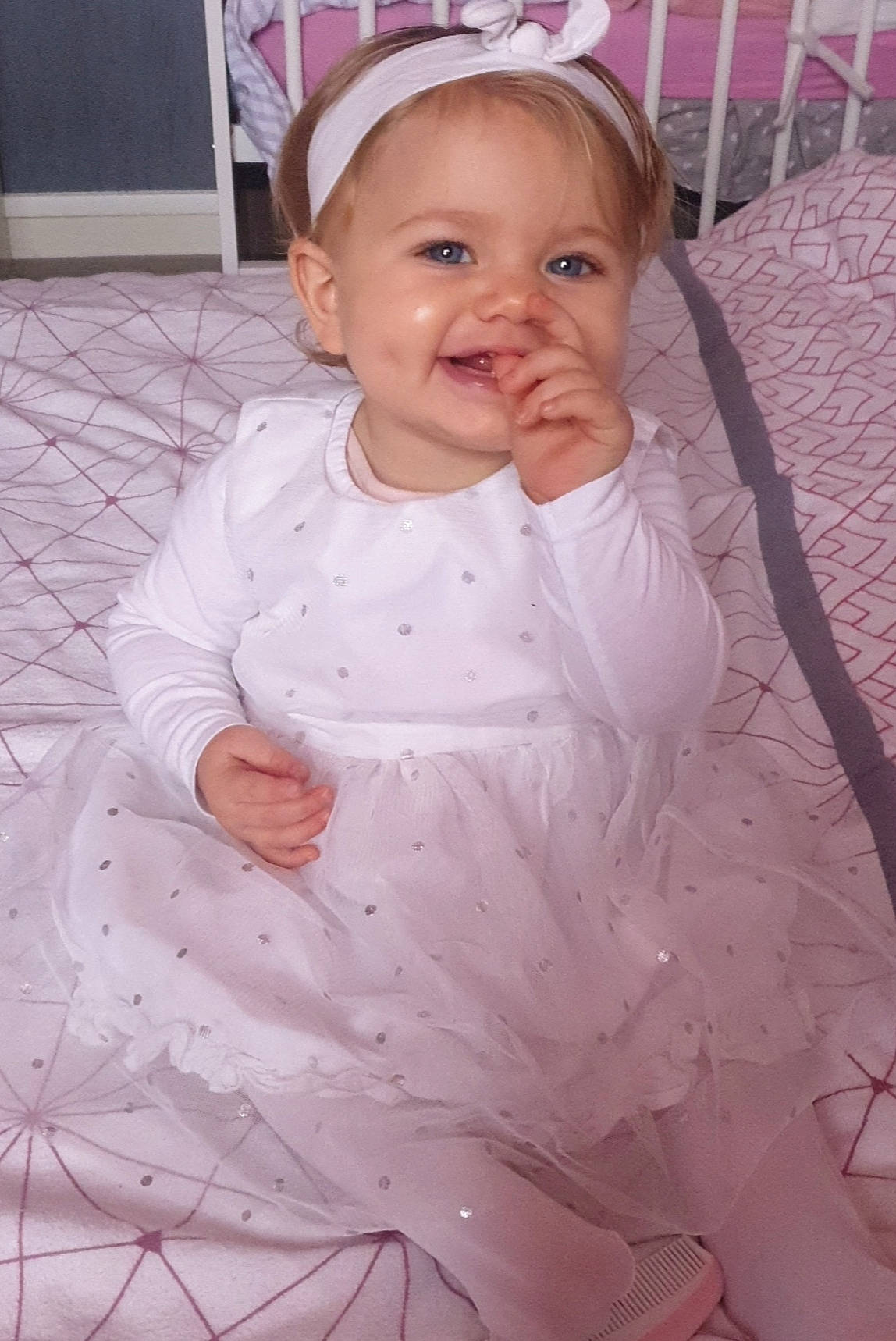 Inès a rejoint le concours — aidez-le/la à gagner de superbes lots ! baby, baby_toddler_clothing, cheek, child, chin, day_dress, dress, eye, eyelash, face, iris, joy, linens, lip, pattern, person, pink, skin, sleeve, television