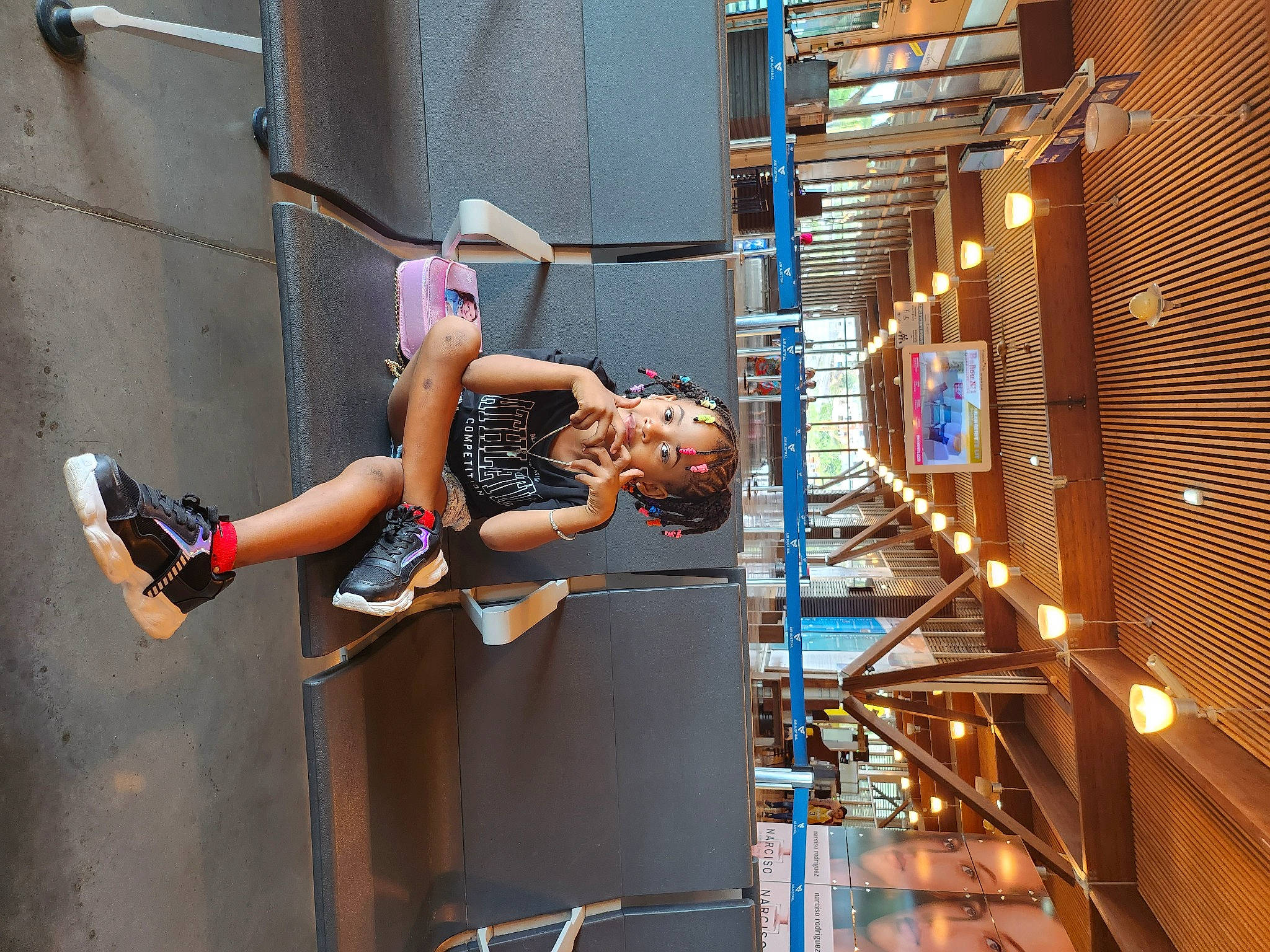 Illana participe au concours pour gagner de l'argent avec cette photo : building, calf, competition, elbow, event, fashion_design, fun, human_leg, knee, leg, performing_arts, person, sandal, shorts, sportswear, thigh, waist