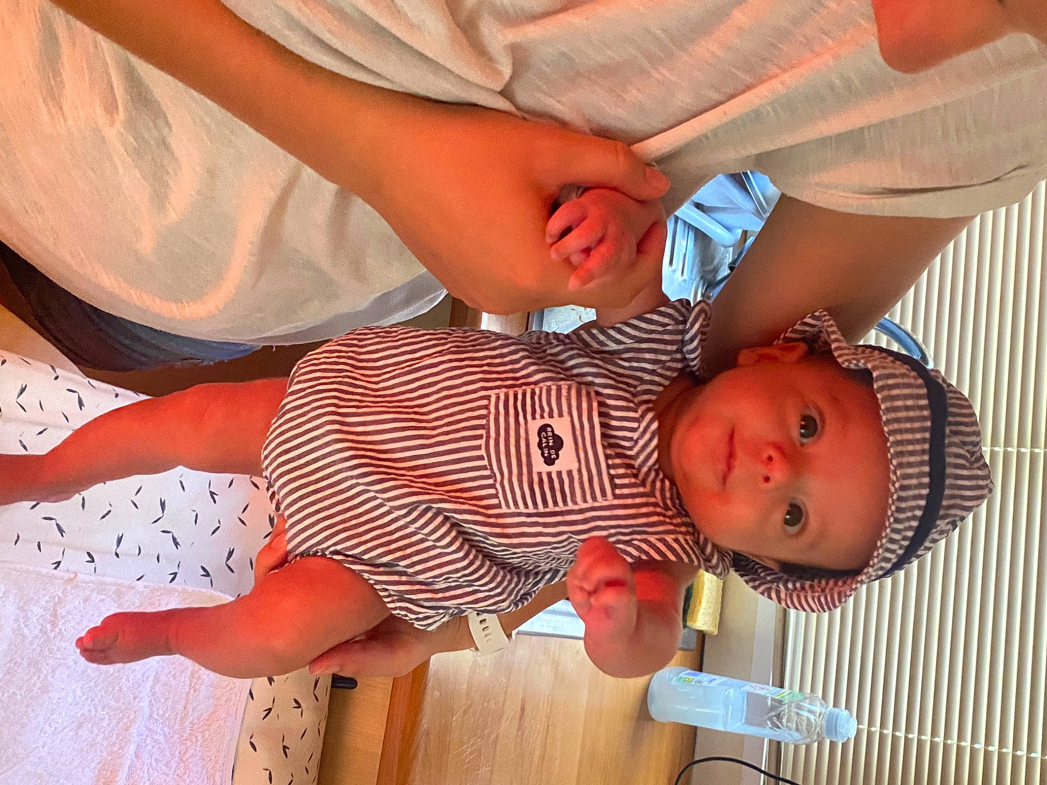 Yann a rejoint le concours — aidez-le/la à gagner de superbes lots ! arm, baby, cheek, child, finger, gesture, hand, happy, headwear, human_body, joint, mammal, mouth, nail, nose, organ, person, product, skin, toddler