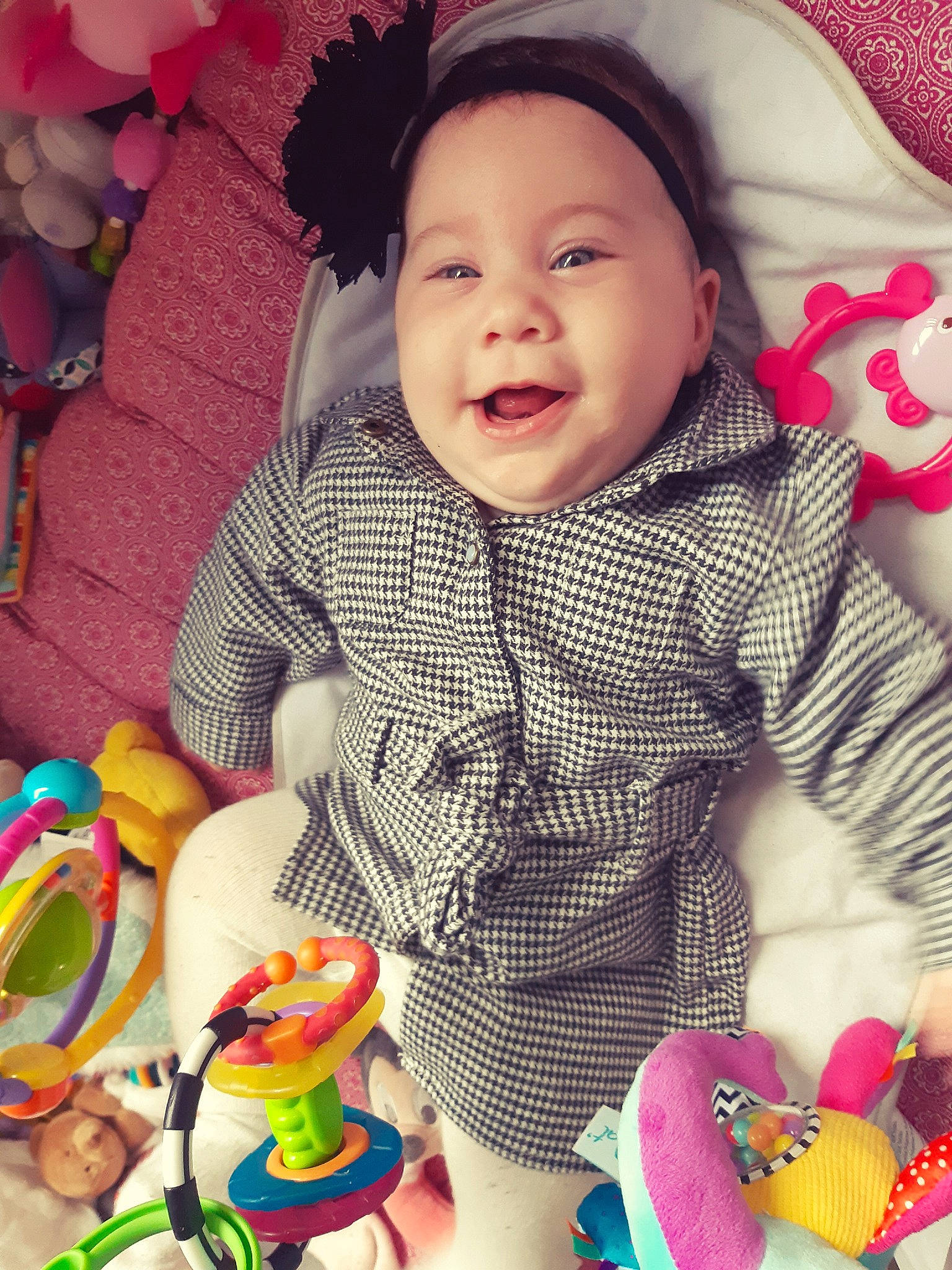 Candyce a rejoint le concours — aidez-le/la à gagner de superbes lots ! baby, baby_toddler_clothing, baby_toys, beauty, cheek, child, face, happy, head, lip, nose, person, photography, pink, play, product, skin, smile, stuffed_toy, toddler