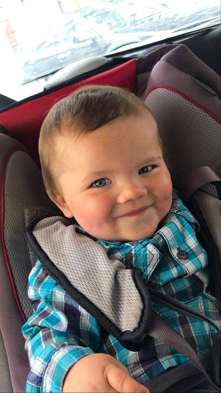 Matheo participe au concours pour gagner de l'argent avec cette photo : auto_part, automotive_design, baby, baby_carriage, car_seat, car_seat_cover, cheek, child, comfort, face, facial_expression, happy, head_restraint, joy, motor_vehicle, person, seat_belt, smile, steering_part, toddler