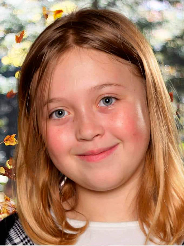 Isabella is registered to the contest to win money with this photo: blond, brown_hair, cheek, chin, eyebrow, eyelash, face, forehead, fun, grass, happy, iris, joy, layered_hair, lip, long_hair, nose, people_in_nature, person, smile