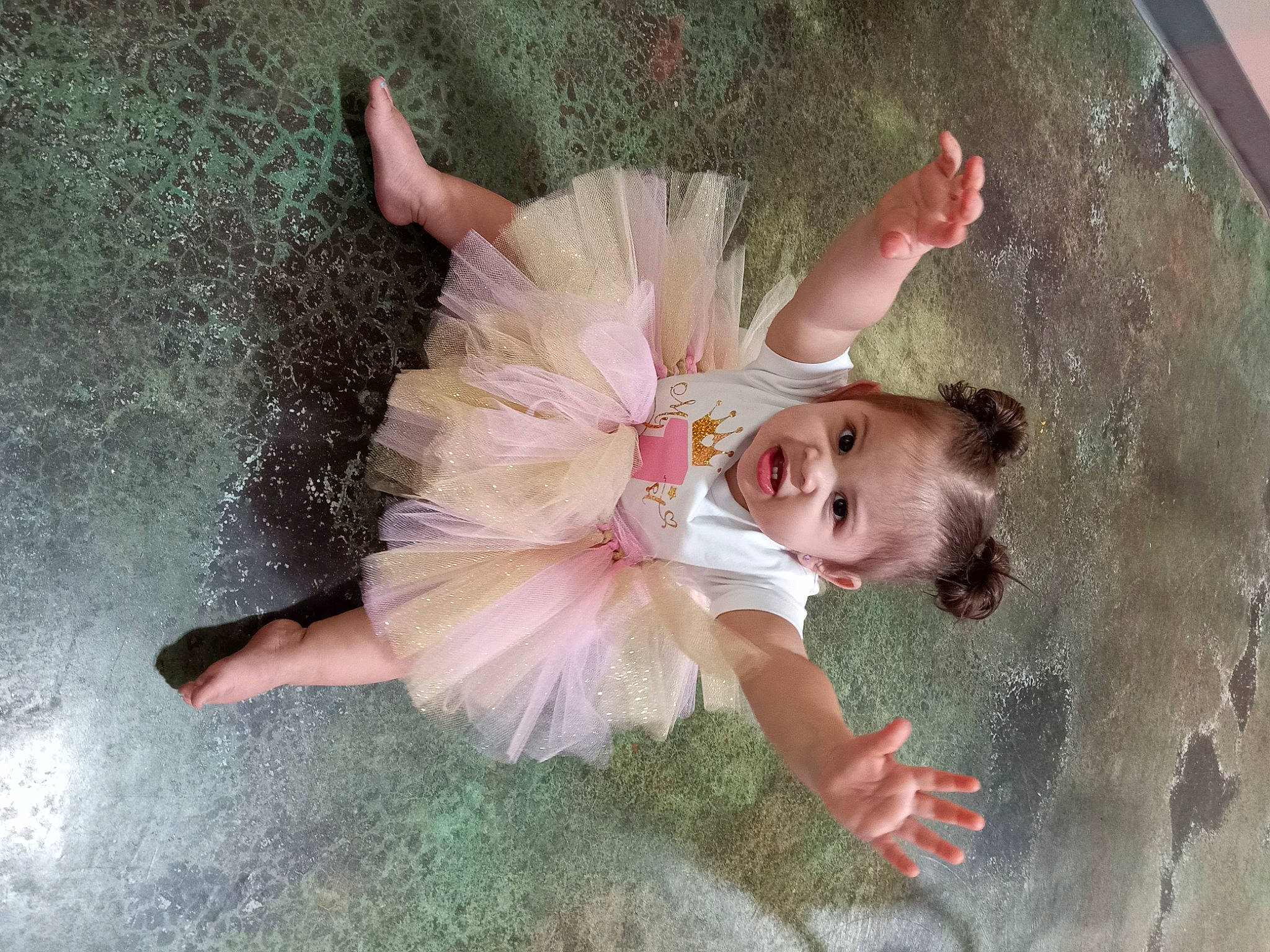 Naomi is registered to the contest to win money with this photo: ballet_tutu, barefoot, blond, child, dress, flower, foot, fun, gesture, grass, happy, headpiece, human_body, leisure, people_in_nature, person, plant, sunglasses, toddler, tree