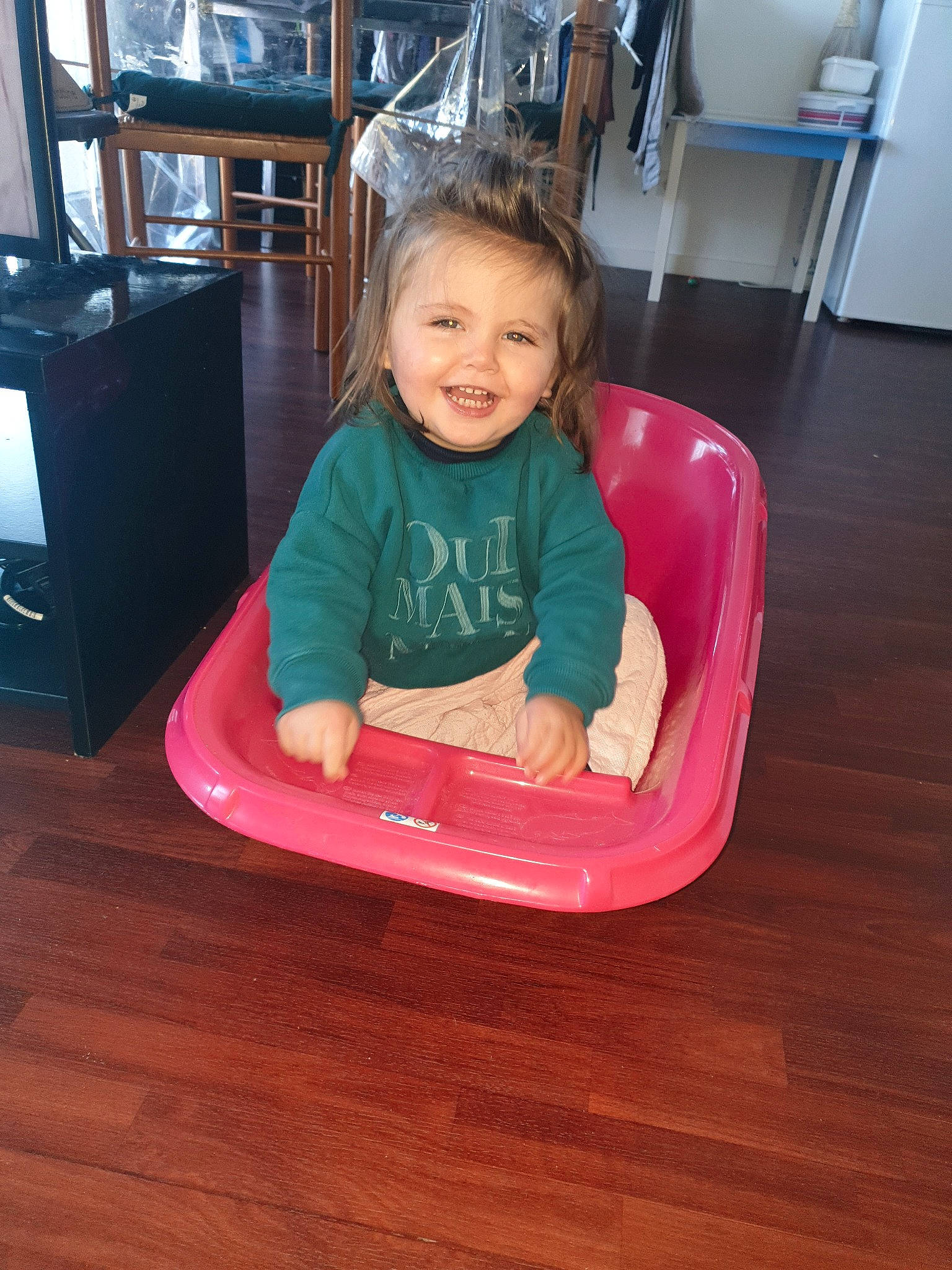 Sheryne a rejoint le concours — aidez-le/la à gagner de superbes lots ! child, fun, furniture, joy, leisure, person, play, product, sitting, toddler