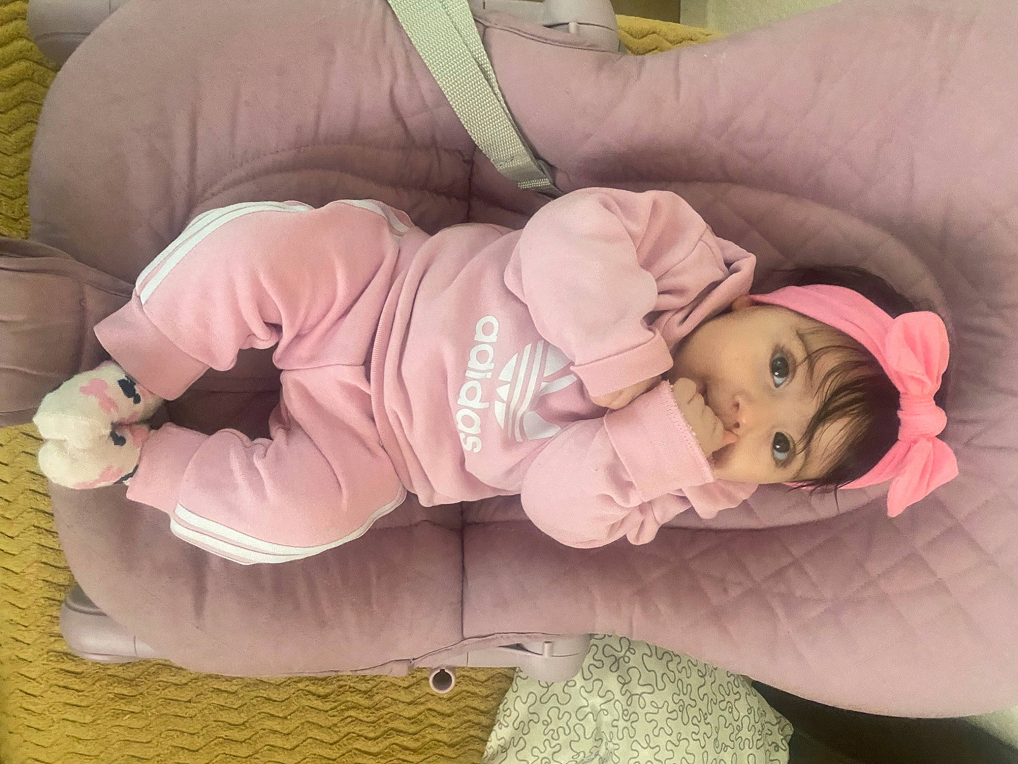 Ayna a rejoint le concours — aidez-le/la à gagner de superbes lots ! arm, baby, baby_products, baby_sleeping, baby_toddler_clothing, cheek, child, comfort, happy, head, headgear, headwear, human_body, person, pink, product, skin, sleeve, smile, textile