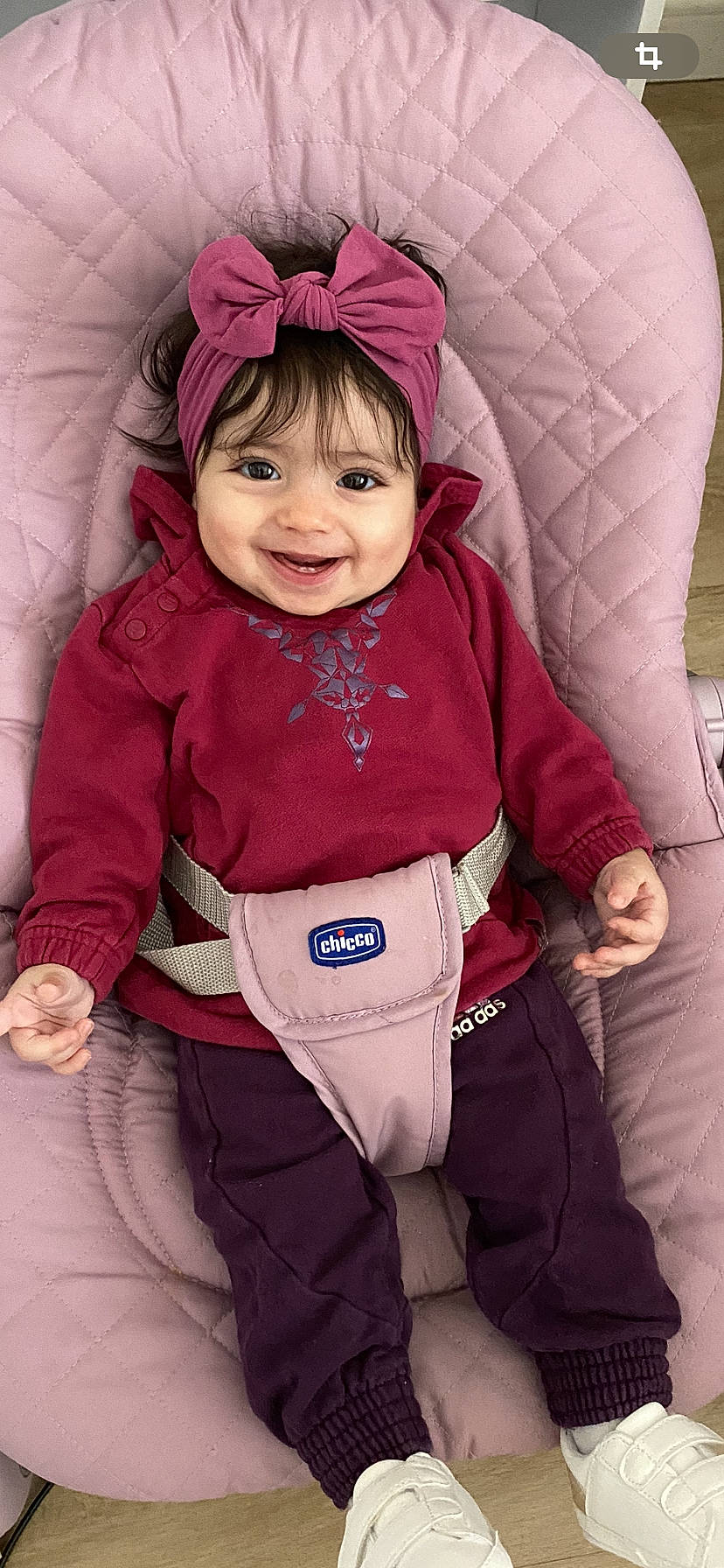 Ayna participe au concours pour gagner de l'argent avec cette photo : baby, baby_carriage, baby_toddler_clothing, comfort, eye, face, gesture, happy, head, human_body, jacket, joy, magenta, person, pink, product, purple, sleeve, smile, textile