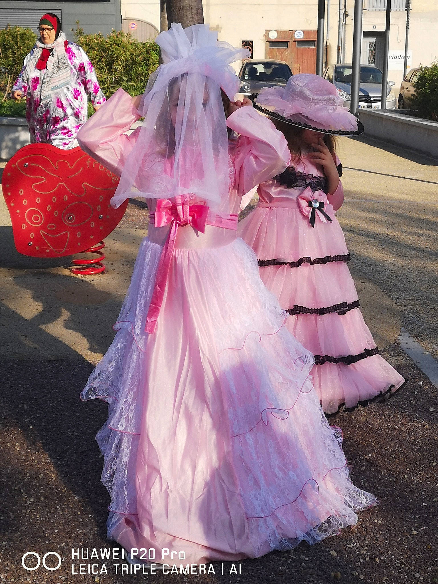 Maelys participe au concours pour gagner de l'argent avec cette photo : clothing, cosplay, costume, costume_design, dress, event, fashion, flower, gown, haute_couture, magenta, outerwear, person, pink, plant, purple, victorian_fashion