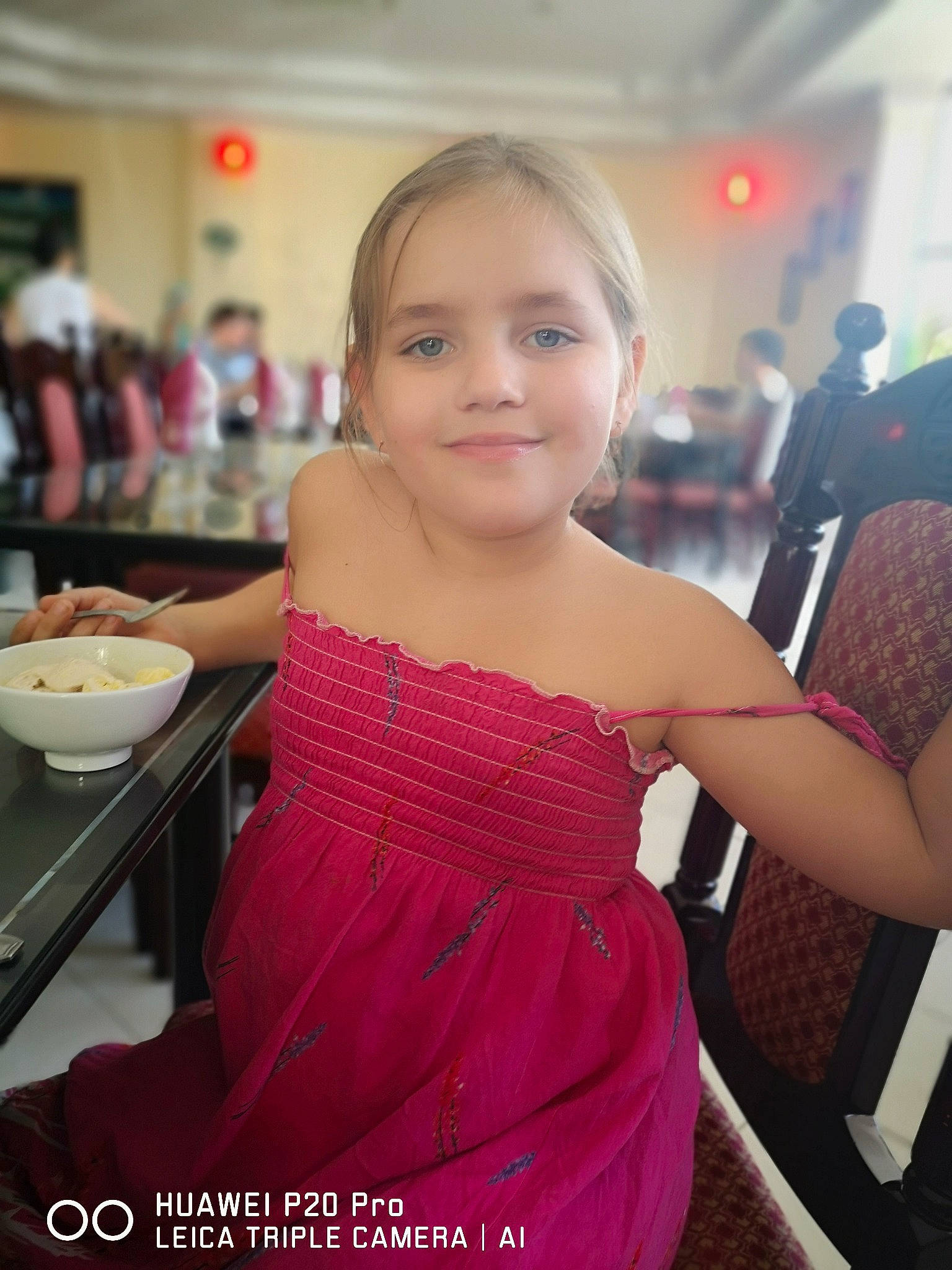 Ornélla a rejoint le concours — aidez-le/la à gagner de superbes lots ! arm, beauty, dress, happy, joy, lady, person, shoulder, smile, textile