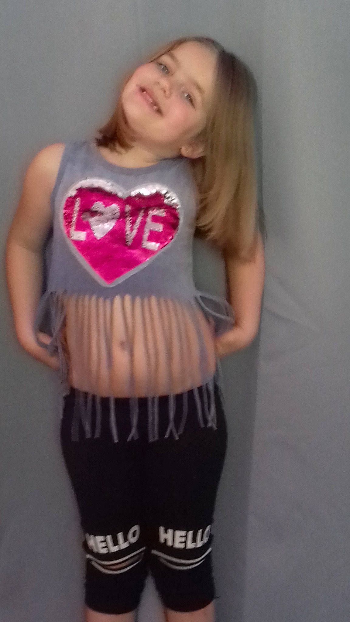 Ornélla participe au concours pour gagner de l'argent avec cette photo : abdomen, clothing, joy, leggings, person, pink, smile, t_shirt, tights, trunk, waist