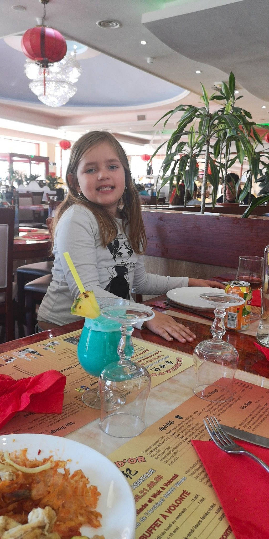 Ornélla participe au concours pour gagner de l'argent avec cette photo : a_la_carte_food, breakfast, brunch, comfort_food, cuisine, dish, food, joy, lunch, meal, person, restaurant, table