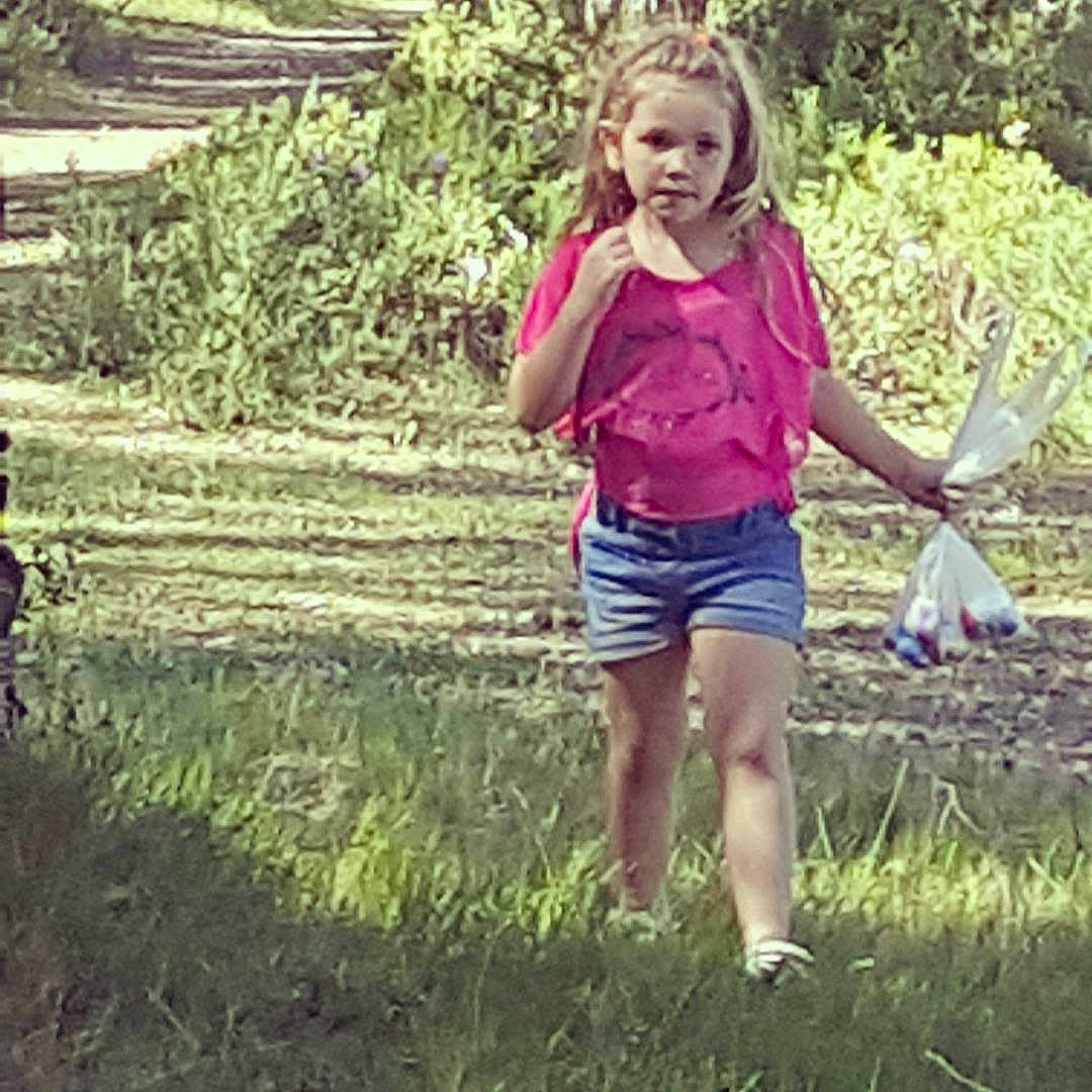 Maëlys a rejoint le concours — aidez-le/la à gagner de superbes lots ! blond, child, fawn, grass, happy, long_hair, people_in_nature, person, photography, plant, play, shoe, shorts, smile, summer, tree